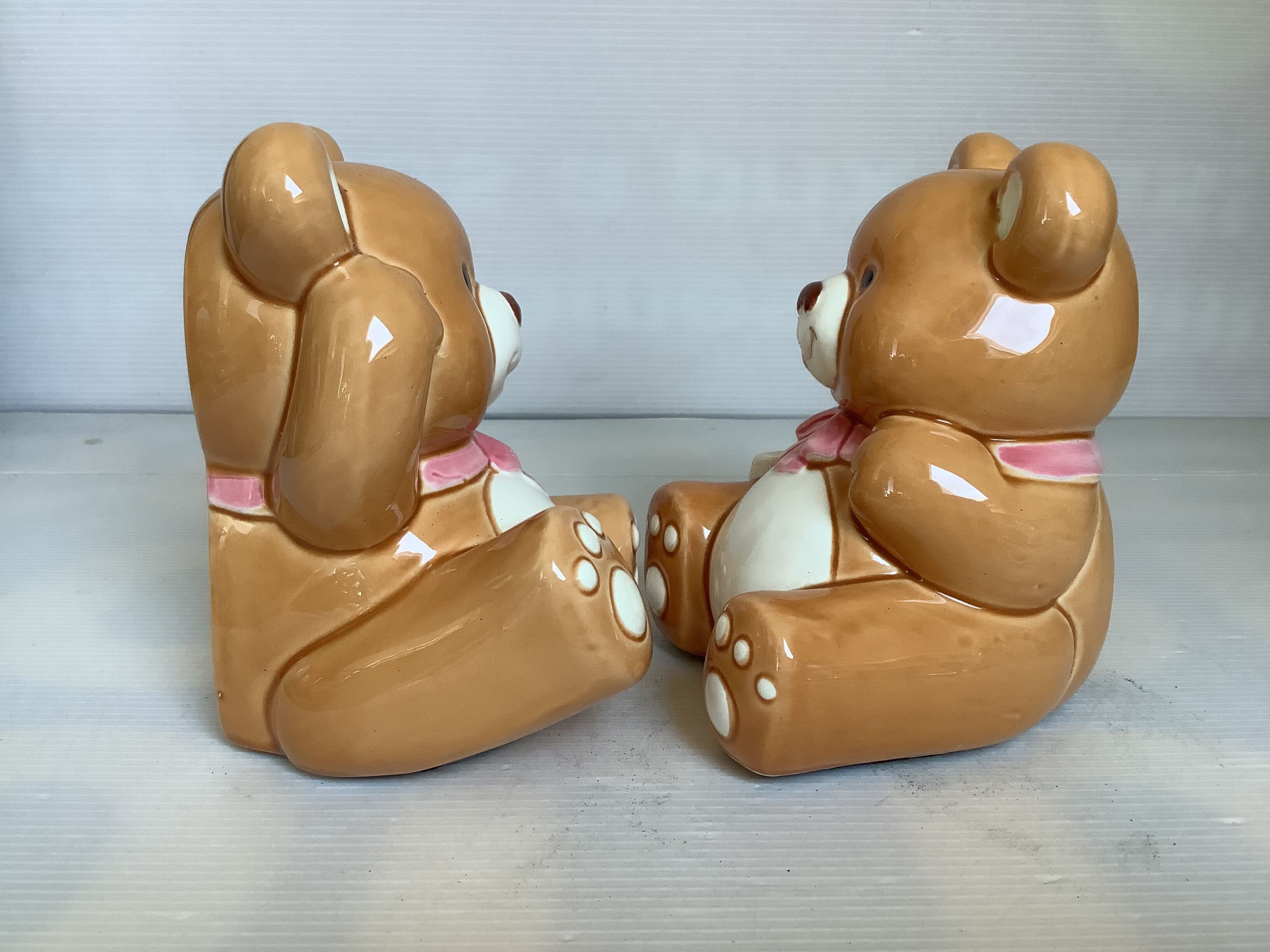 Pair of brown bear bookends