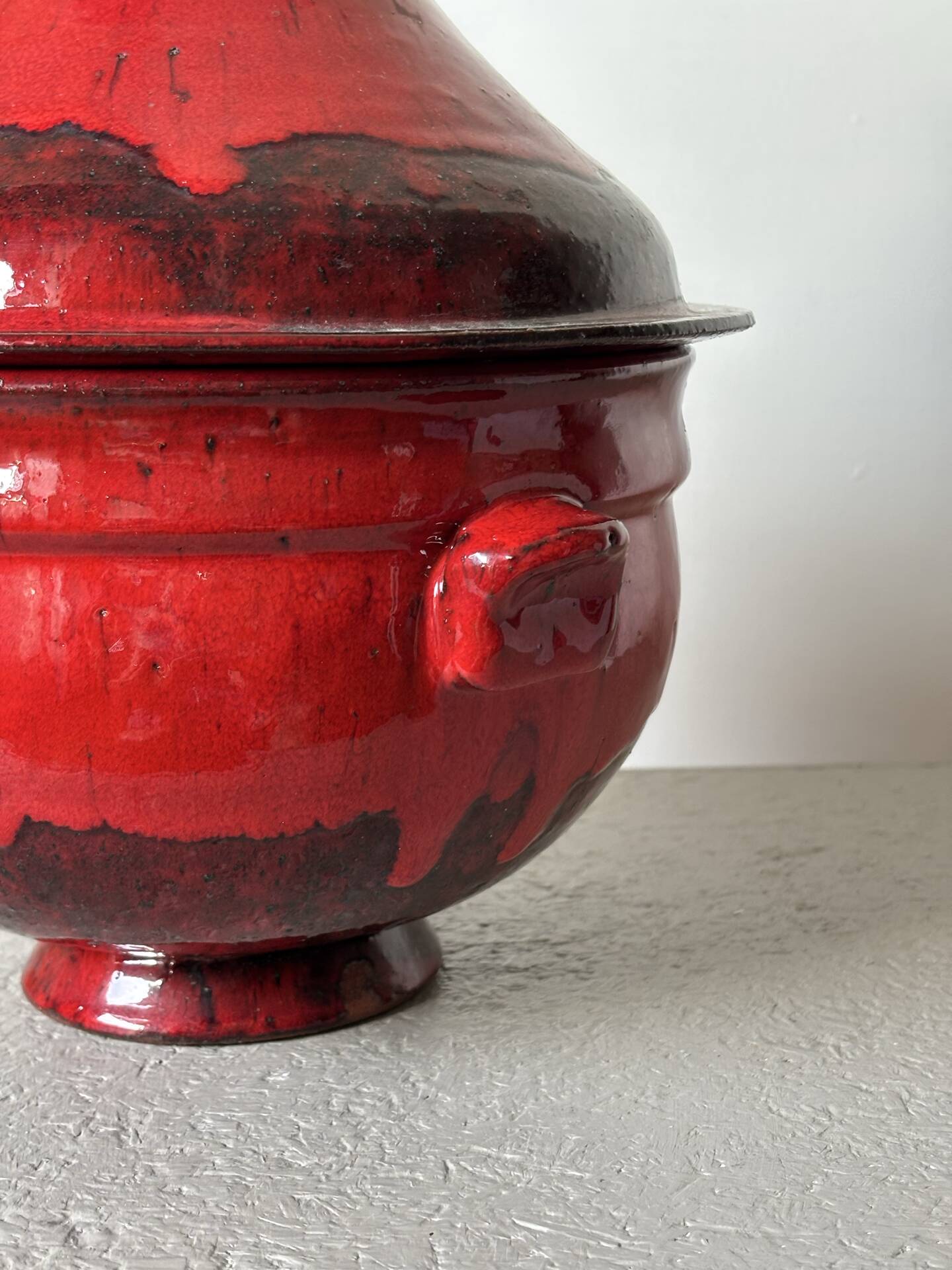 Enamelled covered pot