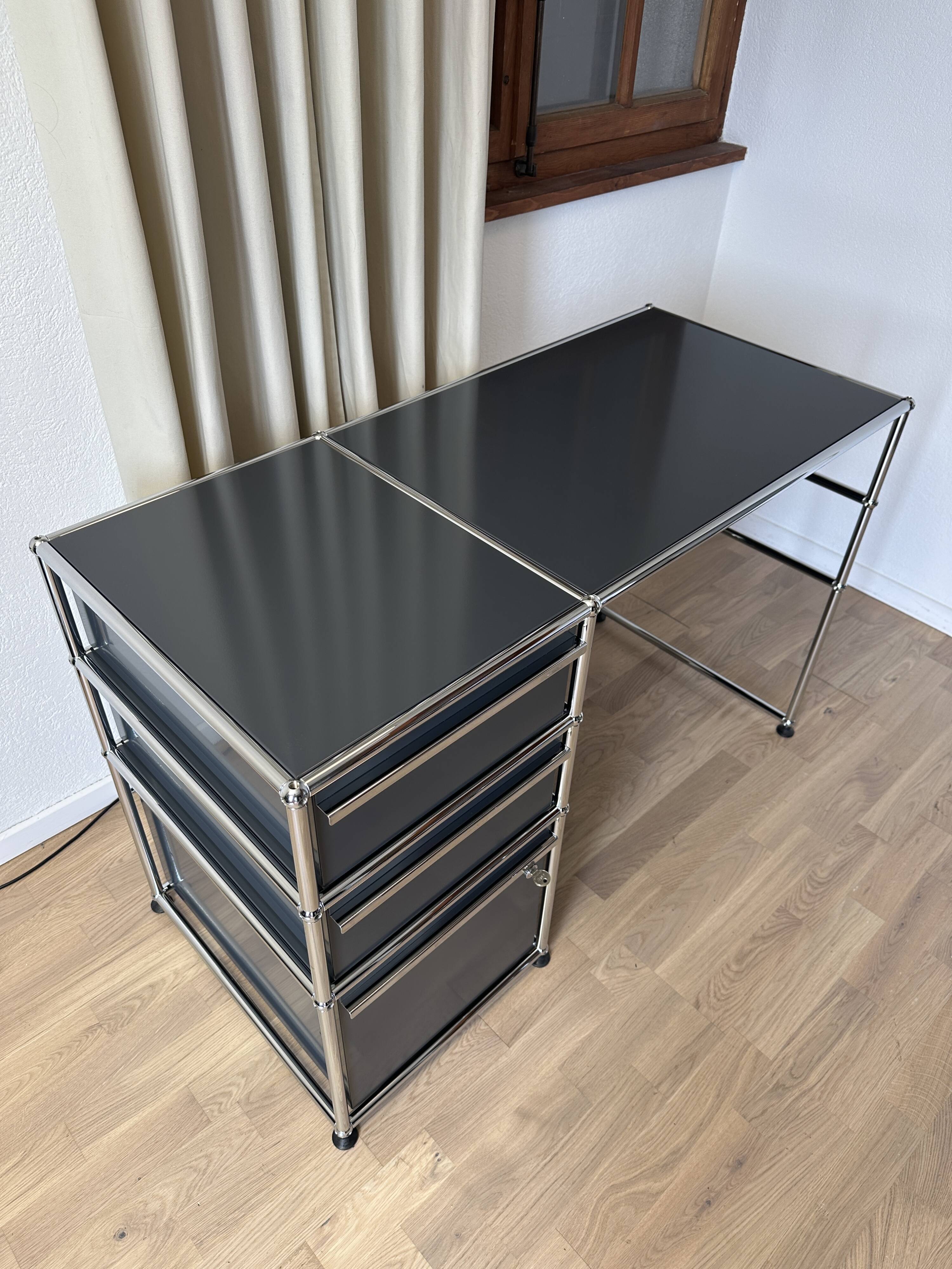USM Haller desk in Anthracite Grey