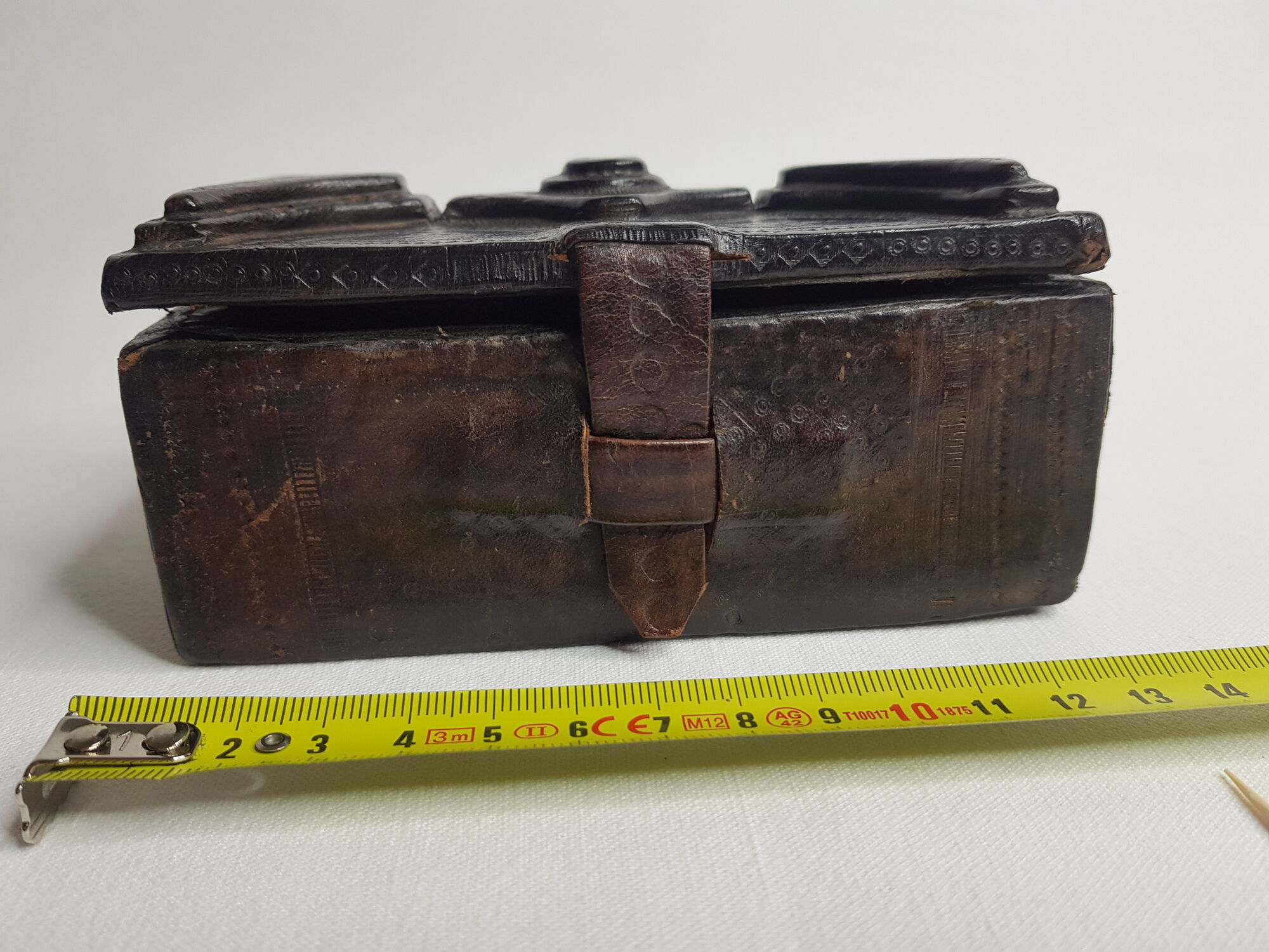 Touareg jewelry box in wood and leather pushed back 13.5 cm