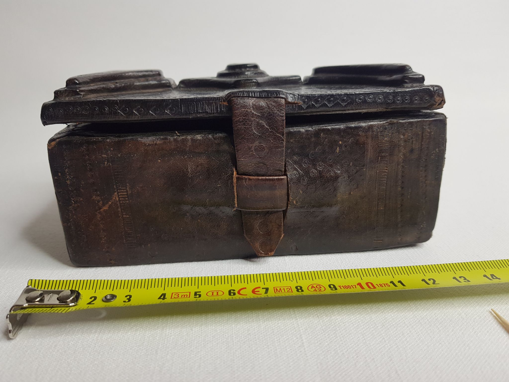 Touareg jewelry box in wood and leather pushed back 13.5 cm