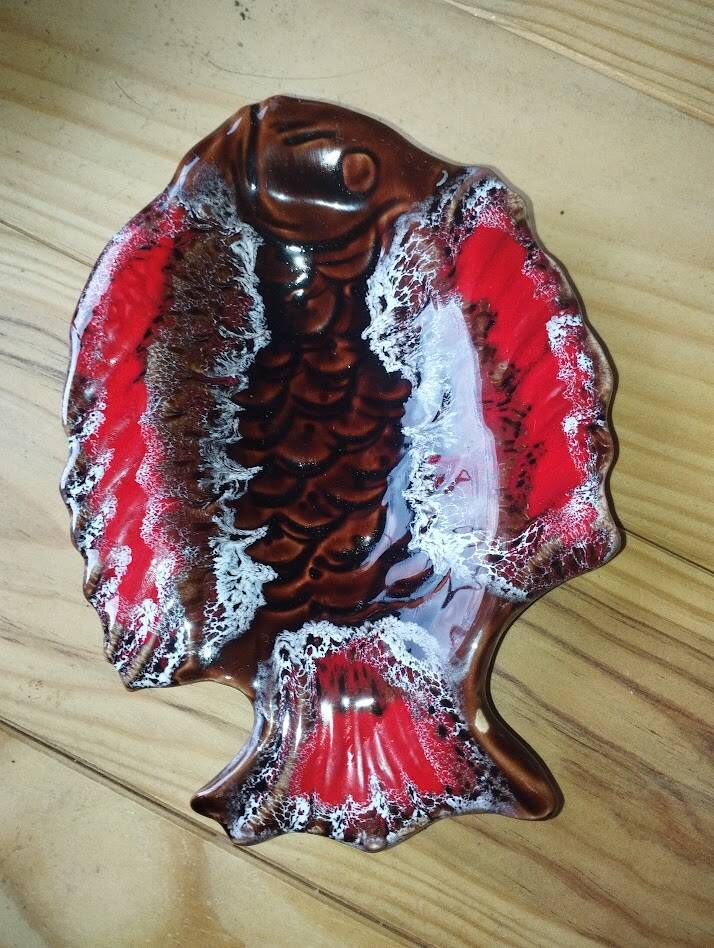 Vintage ceramic fish plate from Vallauris with frothy glaze.