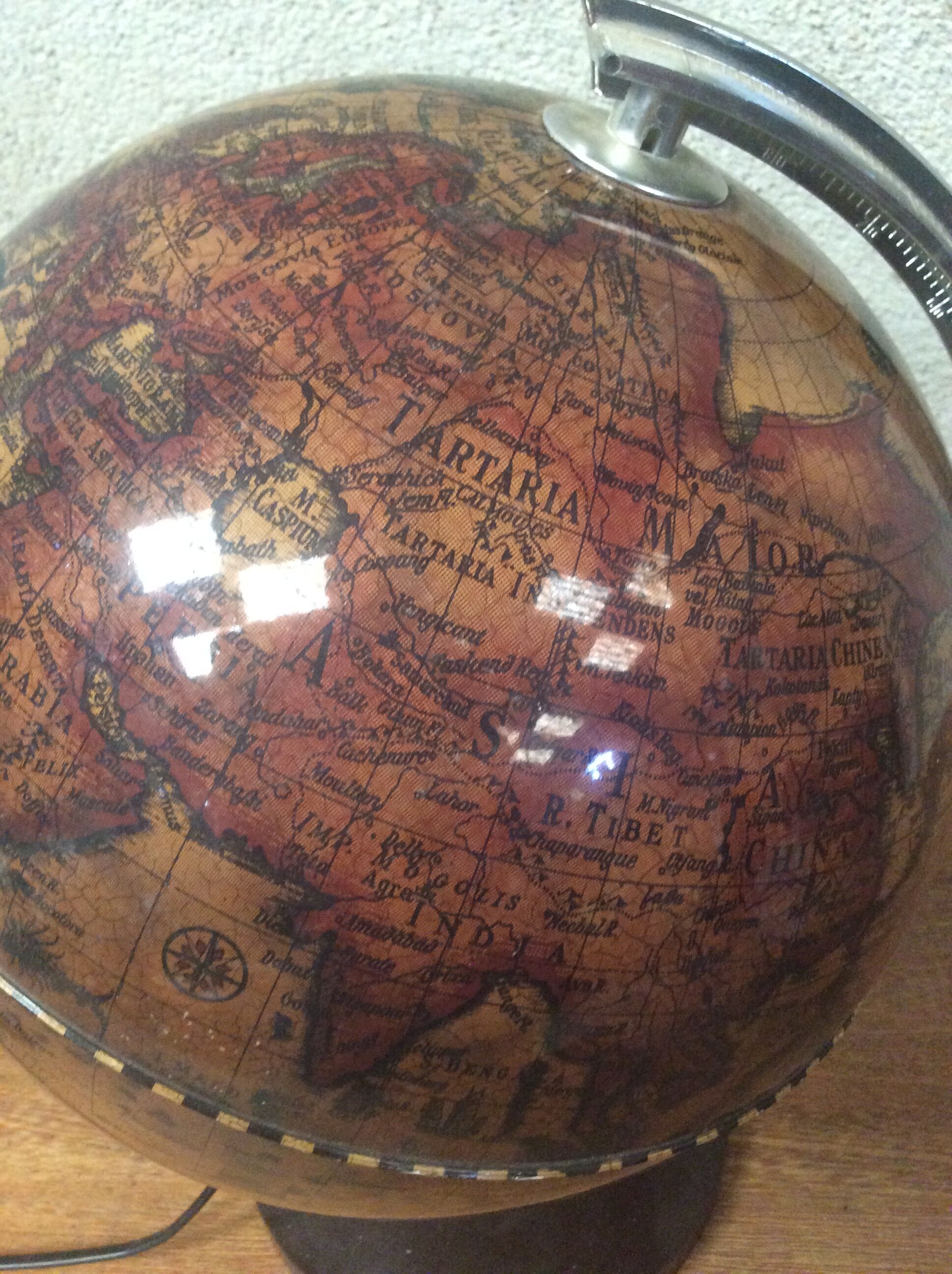 Vintage Globe Land 1980