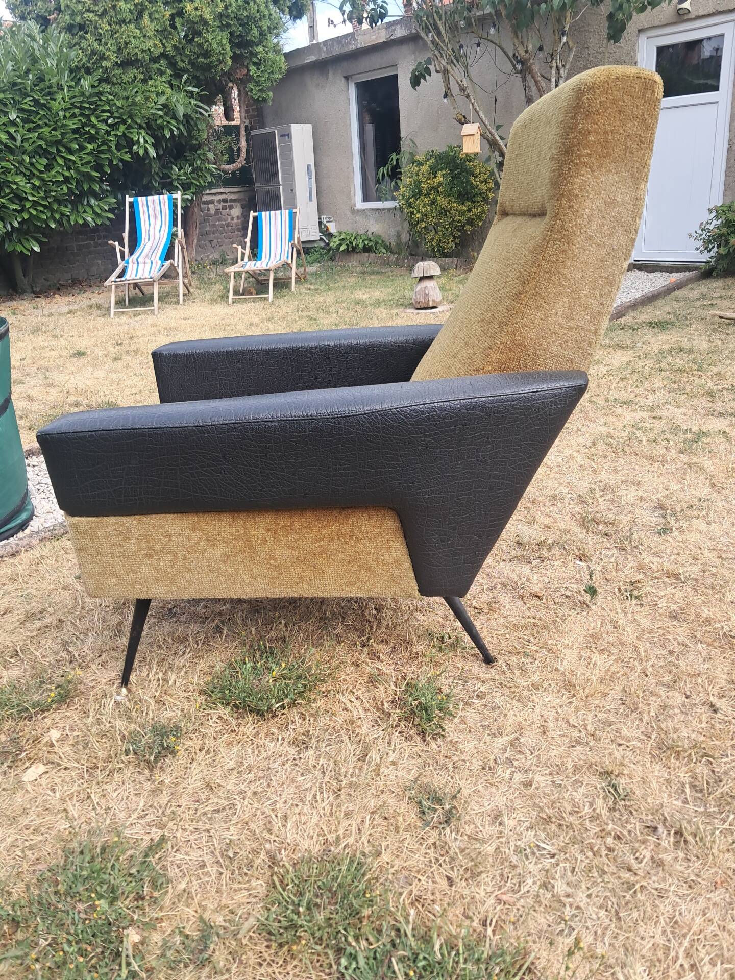 Fauteuil vintage années 70 moutarde et skaï noir