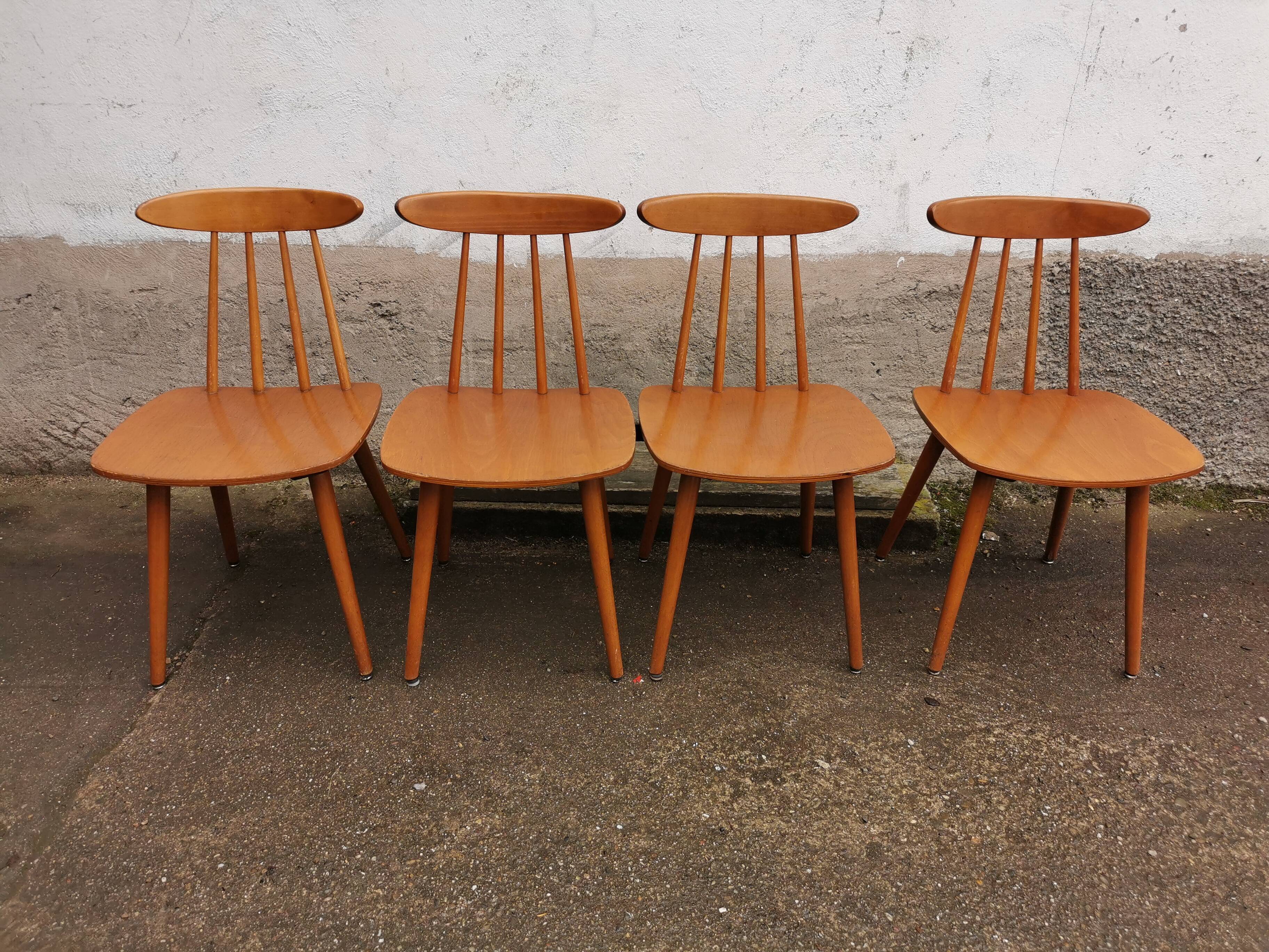 4 chaises scandinaves des années 60