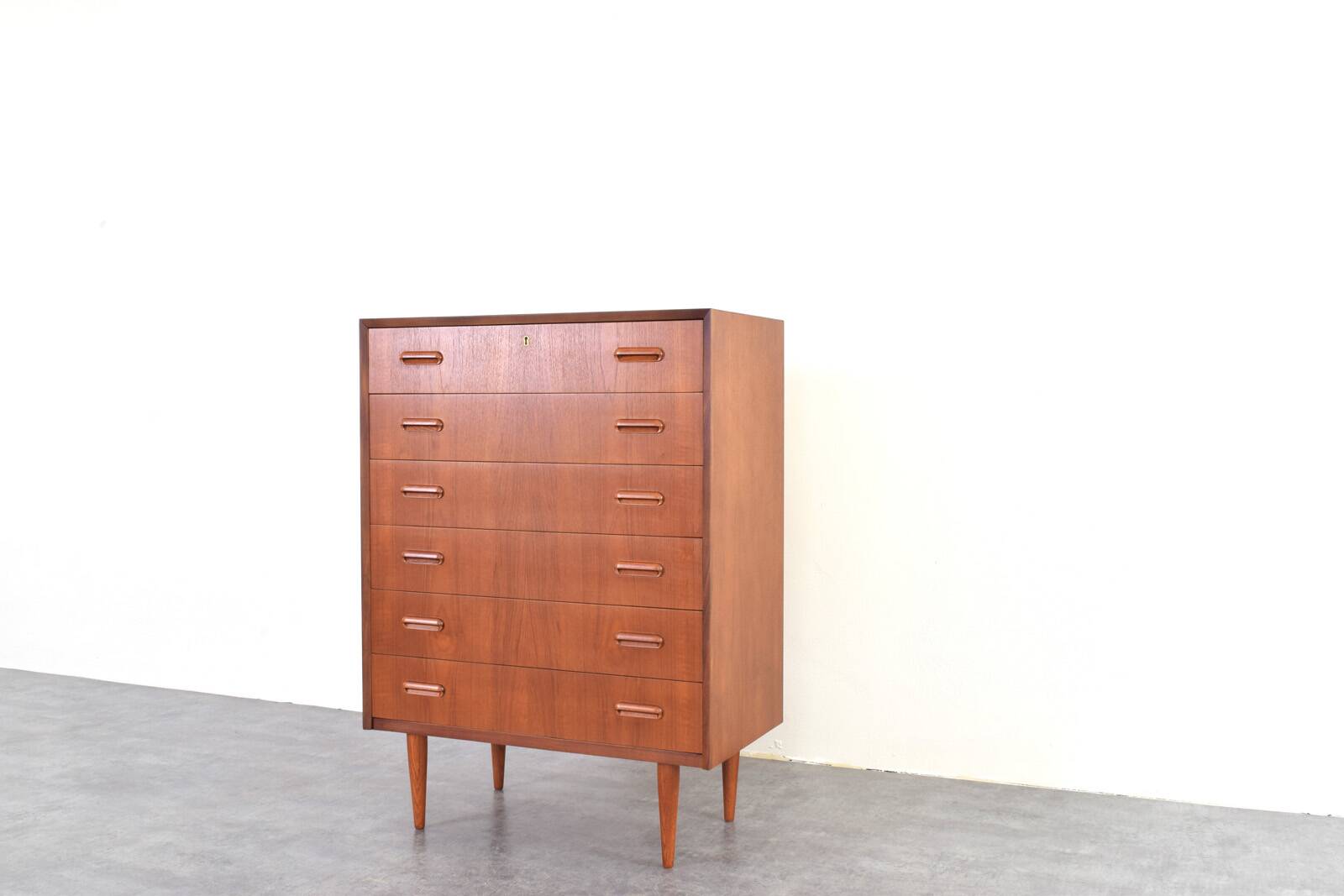 Commode en teck danois des années 1960.