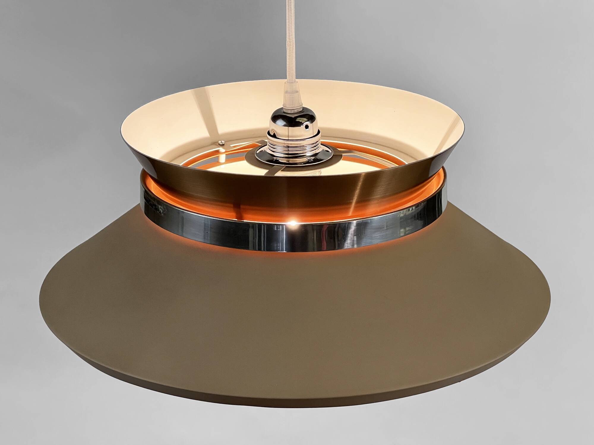 Suspension en aluminium de Carl Thore pour Granhaga Metall. Suède années 1970