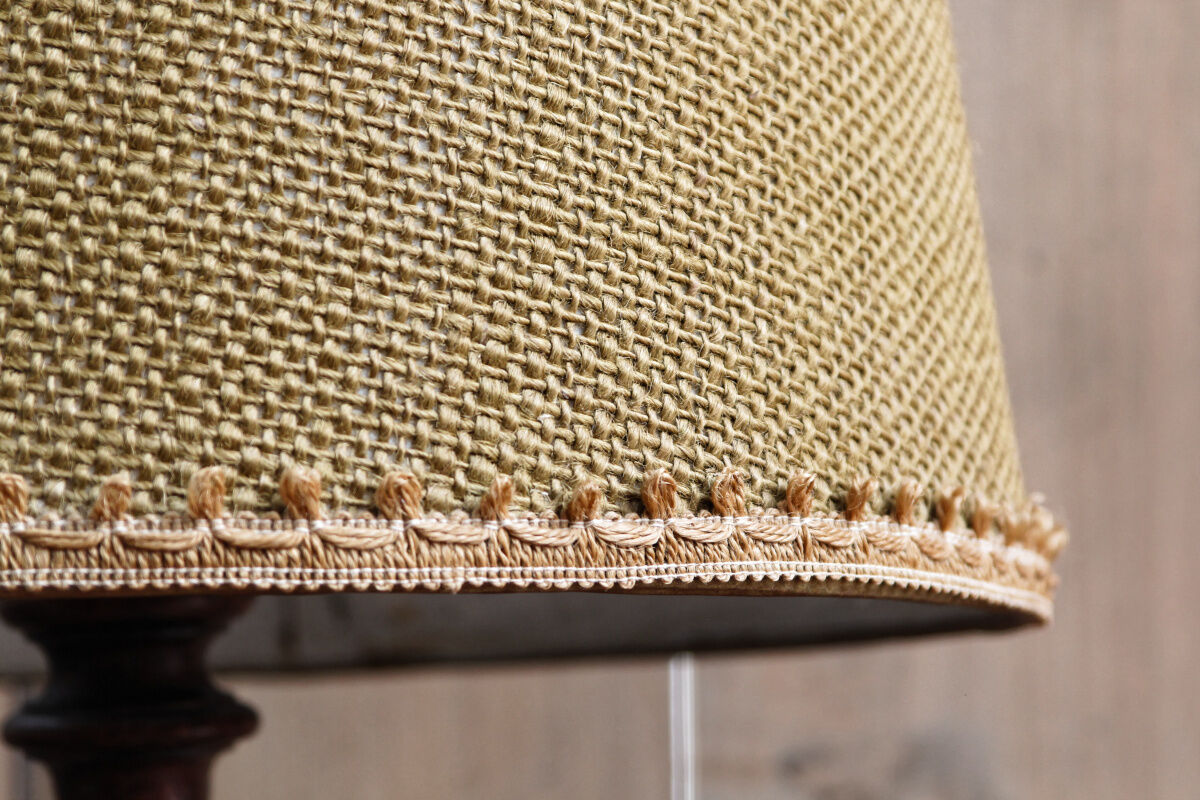 Twisted foot lamp carved in oak