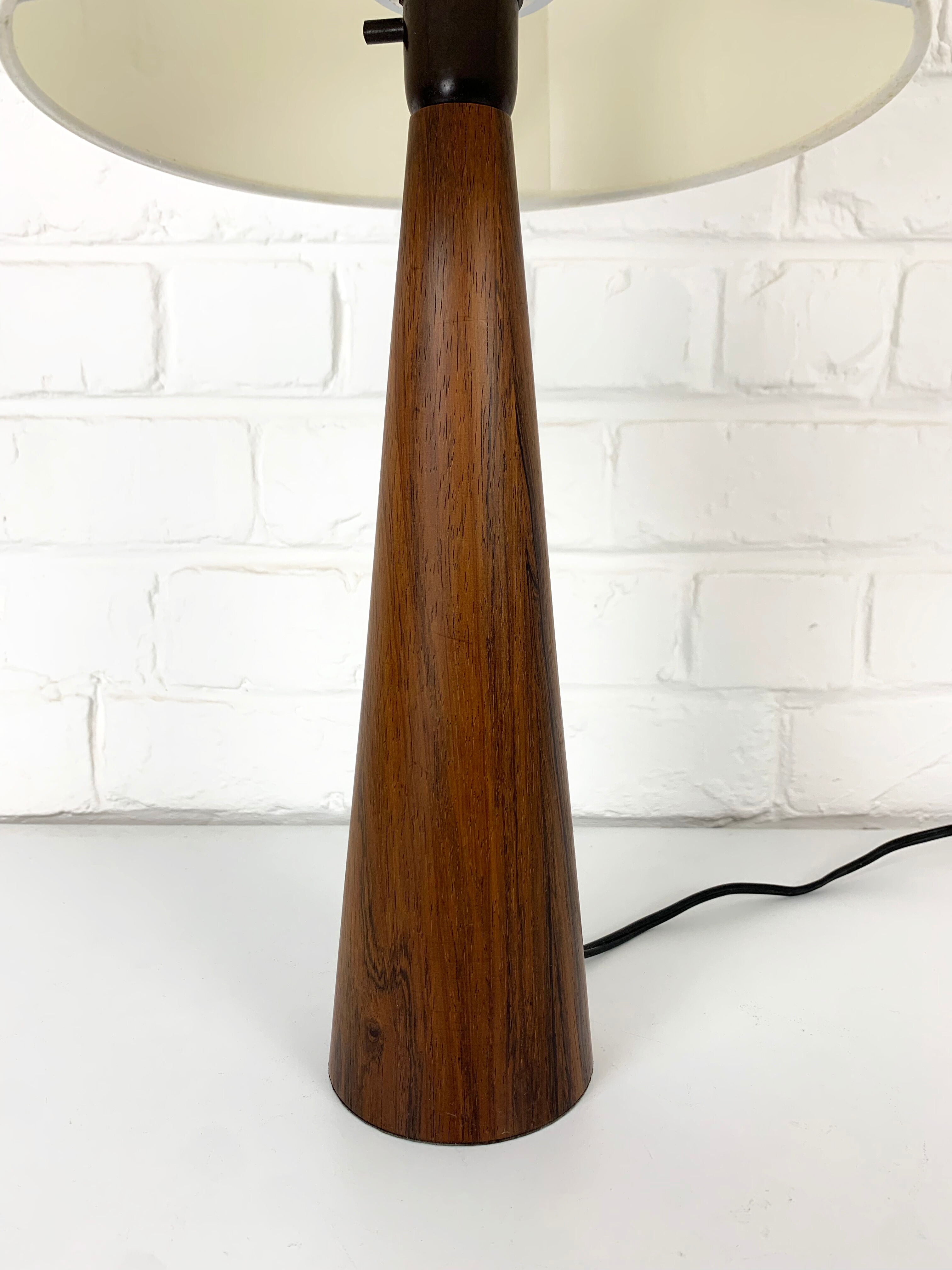 Lampe de table moderniste mid-century en teck, Danemark 1960