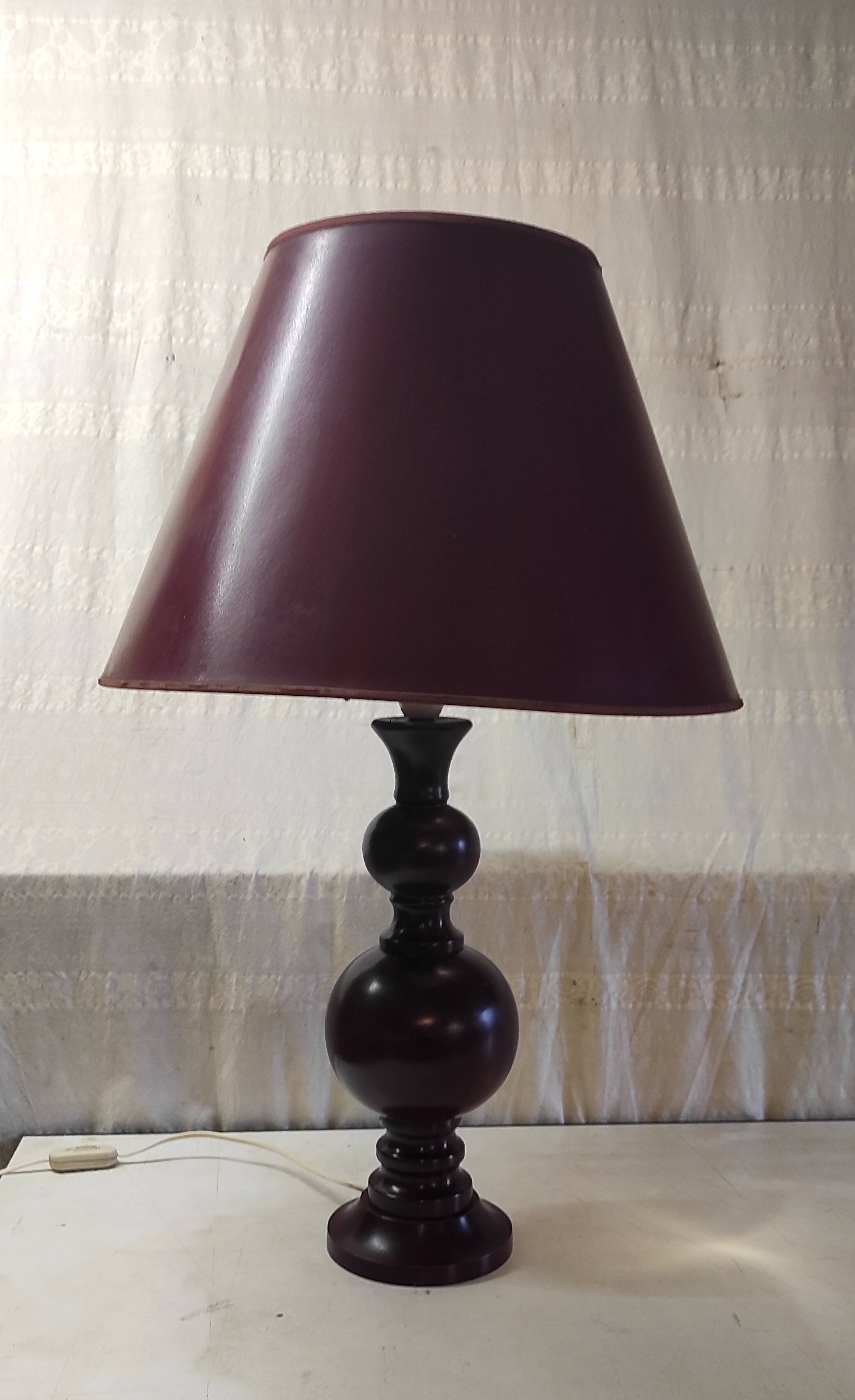 Turned wood table lamp in plum color - 1970s