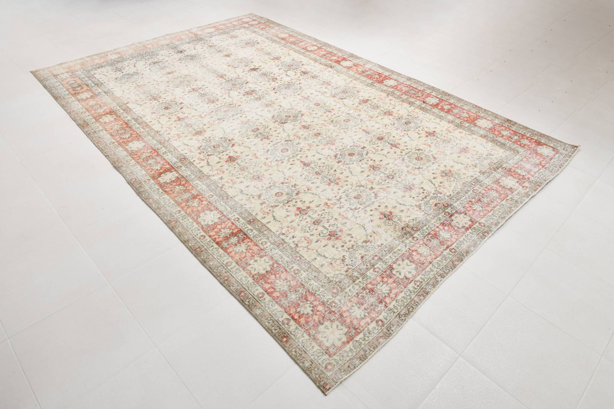 Tapis persan vintage à motif floral