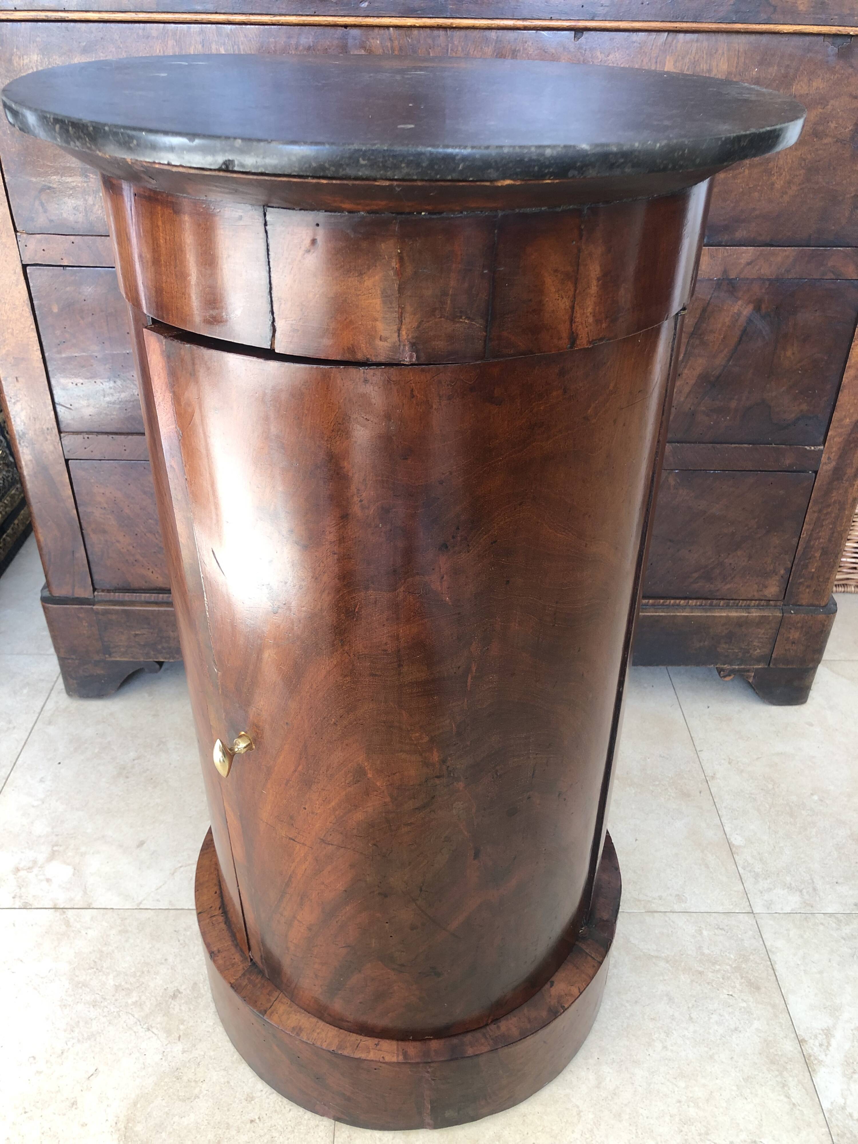 Somno empire period, flamed mahogany, anthracite Sainte-Anne marble