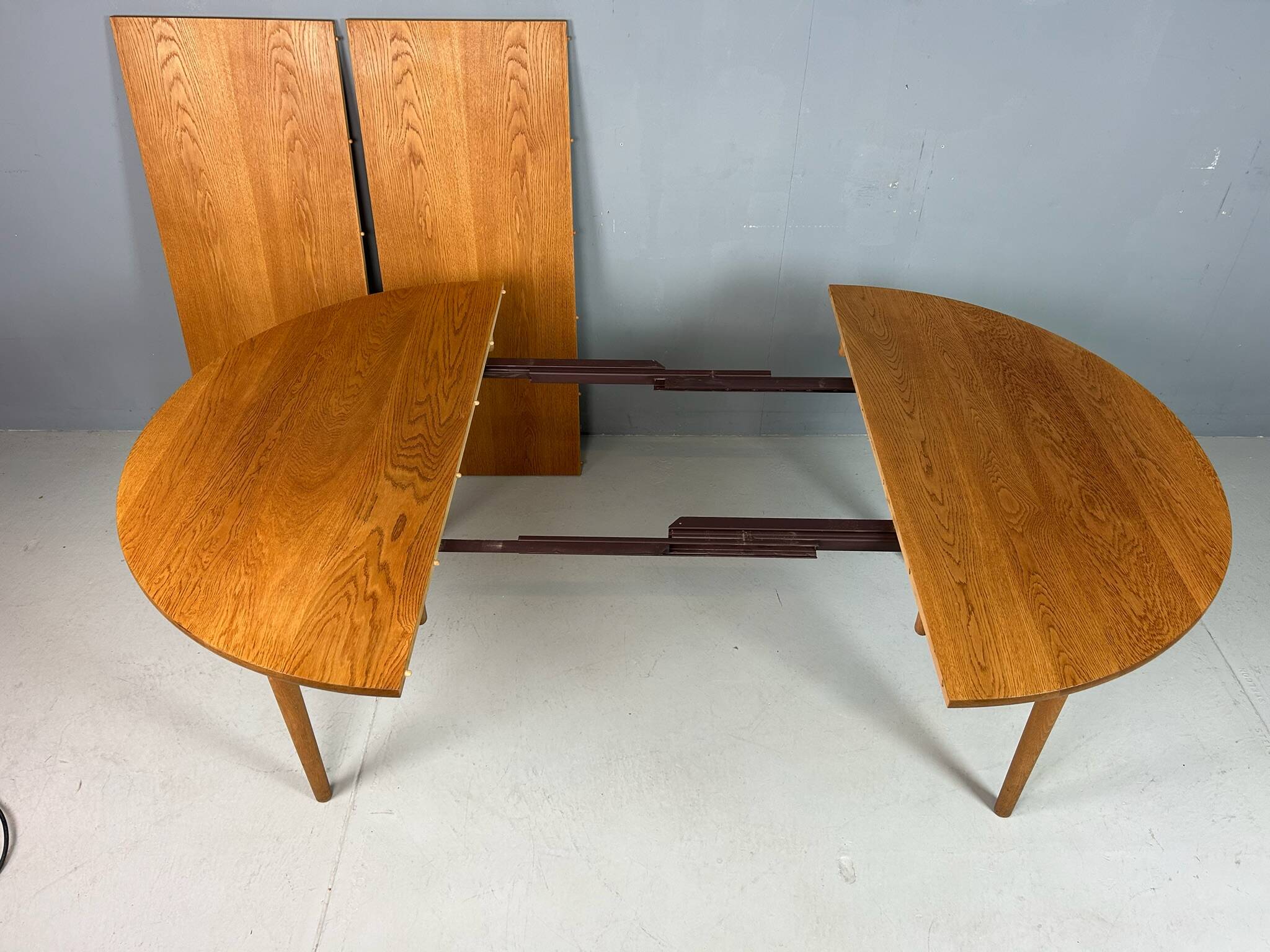 Hans J. Wegner round PP70 extendable dining table for Andreas Tuck, Denmark 1970