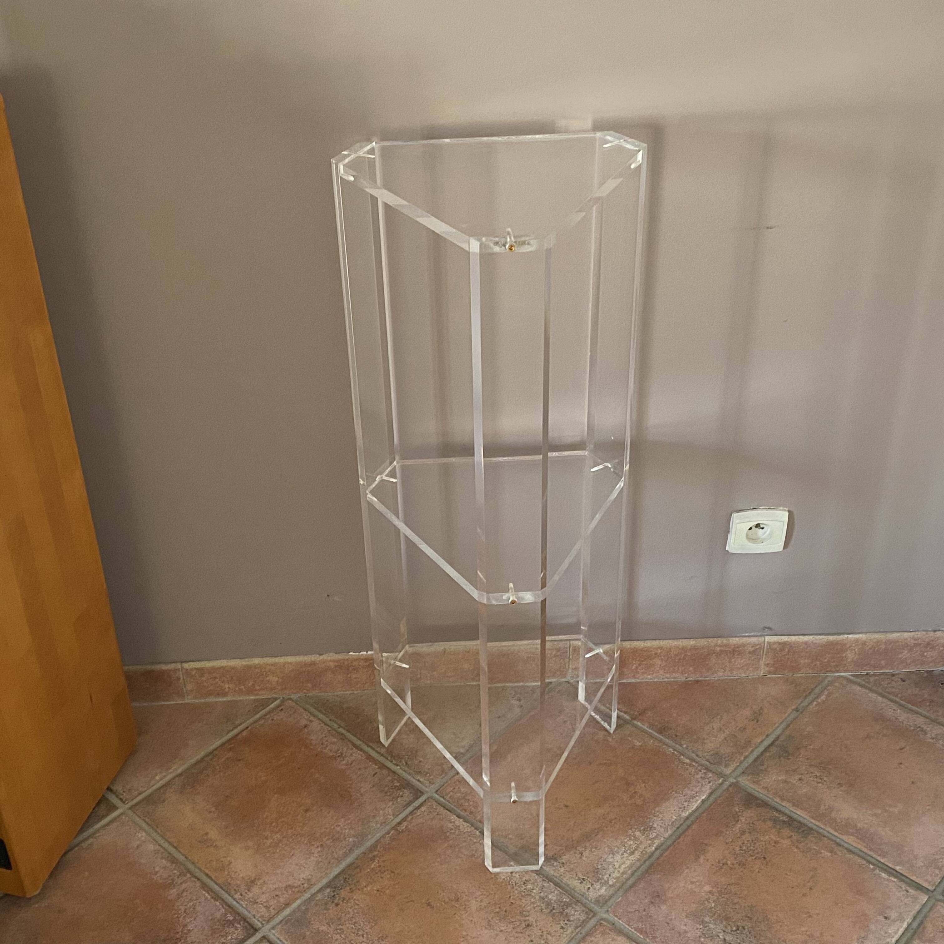 Console David Lange 1980. 90x36x30. Plexiglass.