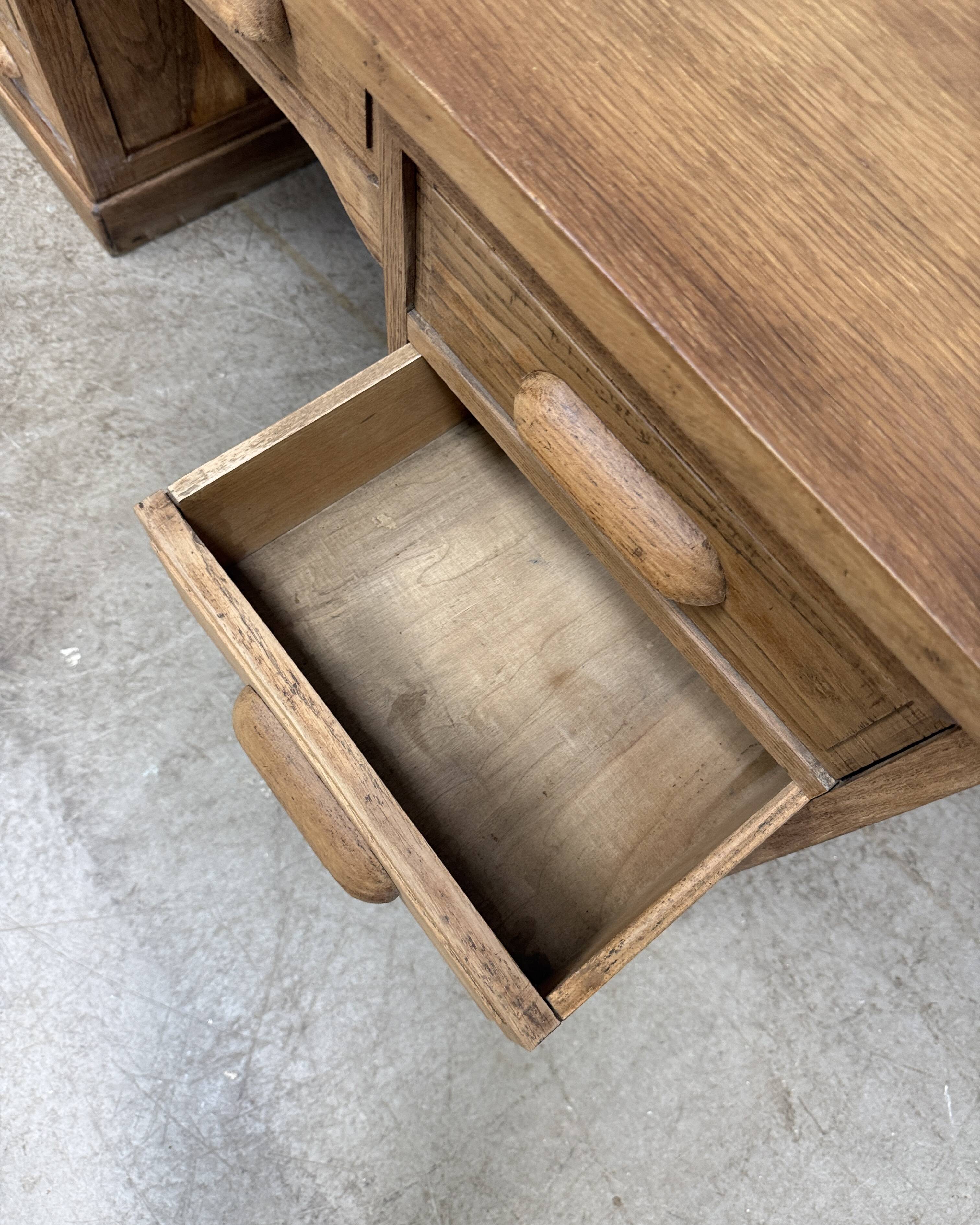 Bureau de ministre en chêne (rénové)