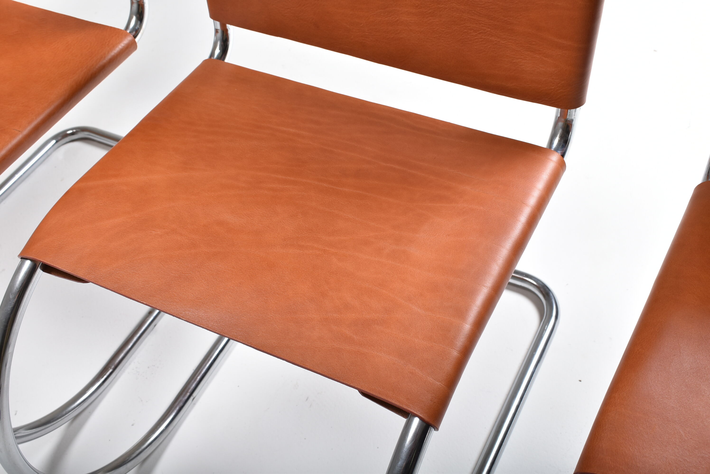 Mr10 chair series by ludwig mies van der rohe, italie 1980