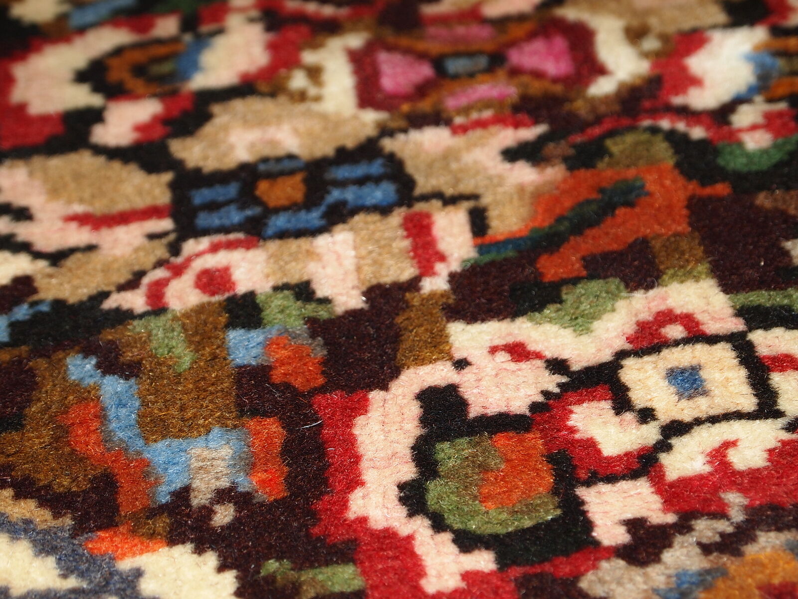 Carpet Persian Bahtiari 114cm x 152cm 1970 s