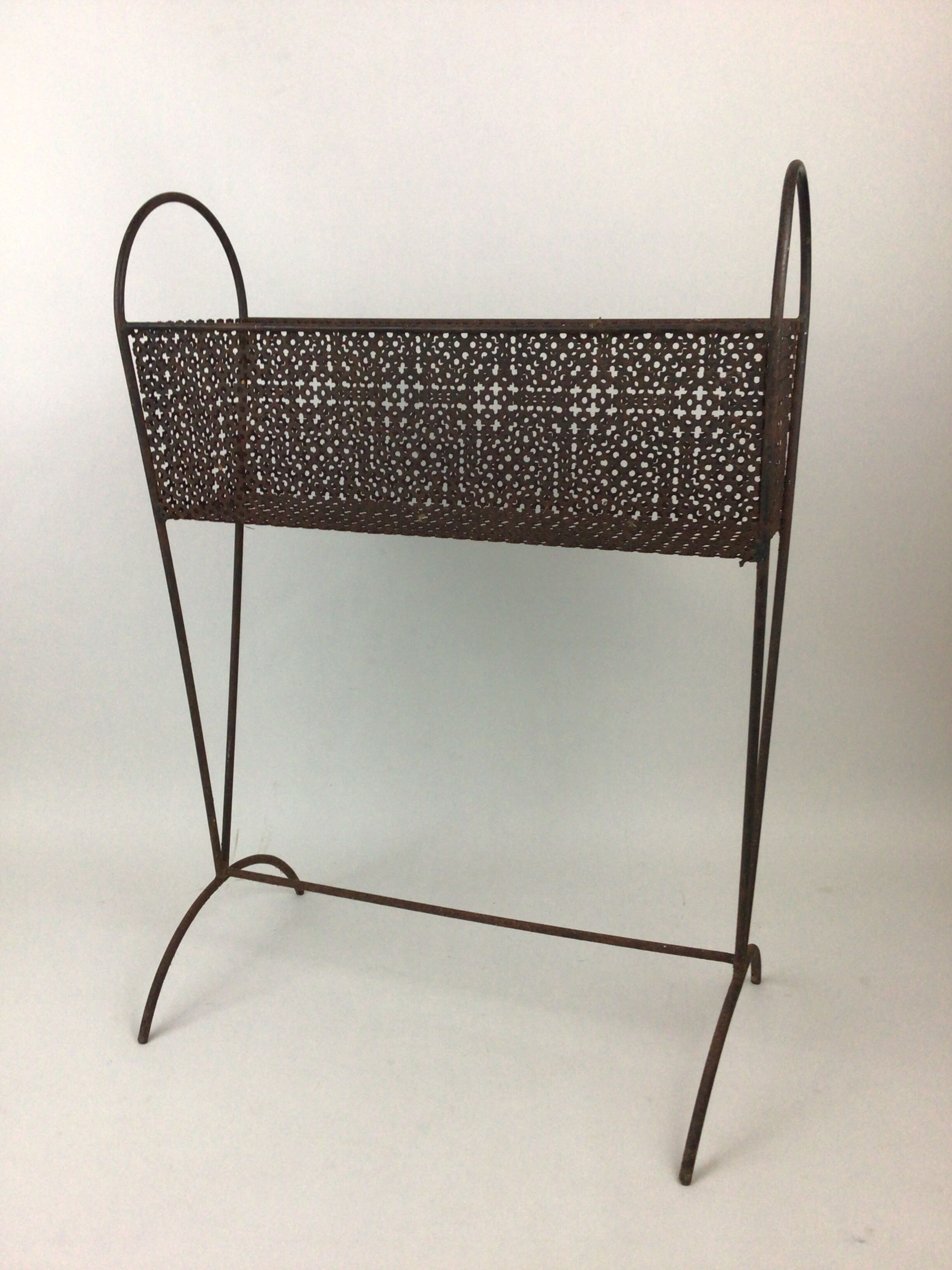 Planter in iron and perforated metal