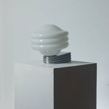 Applique Art Déco en chrome et verre opalin