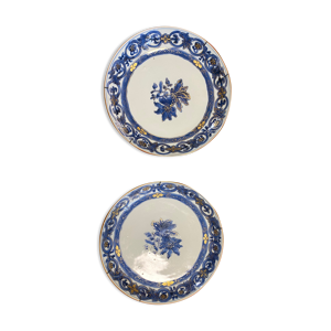 Lot de deux assiettes en porcelaine