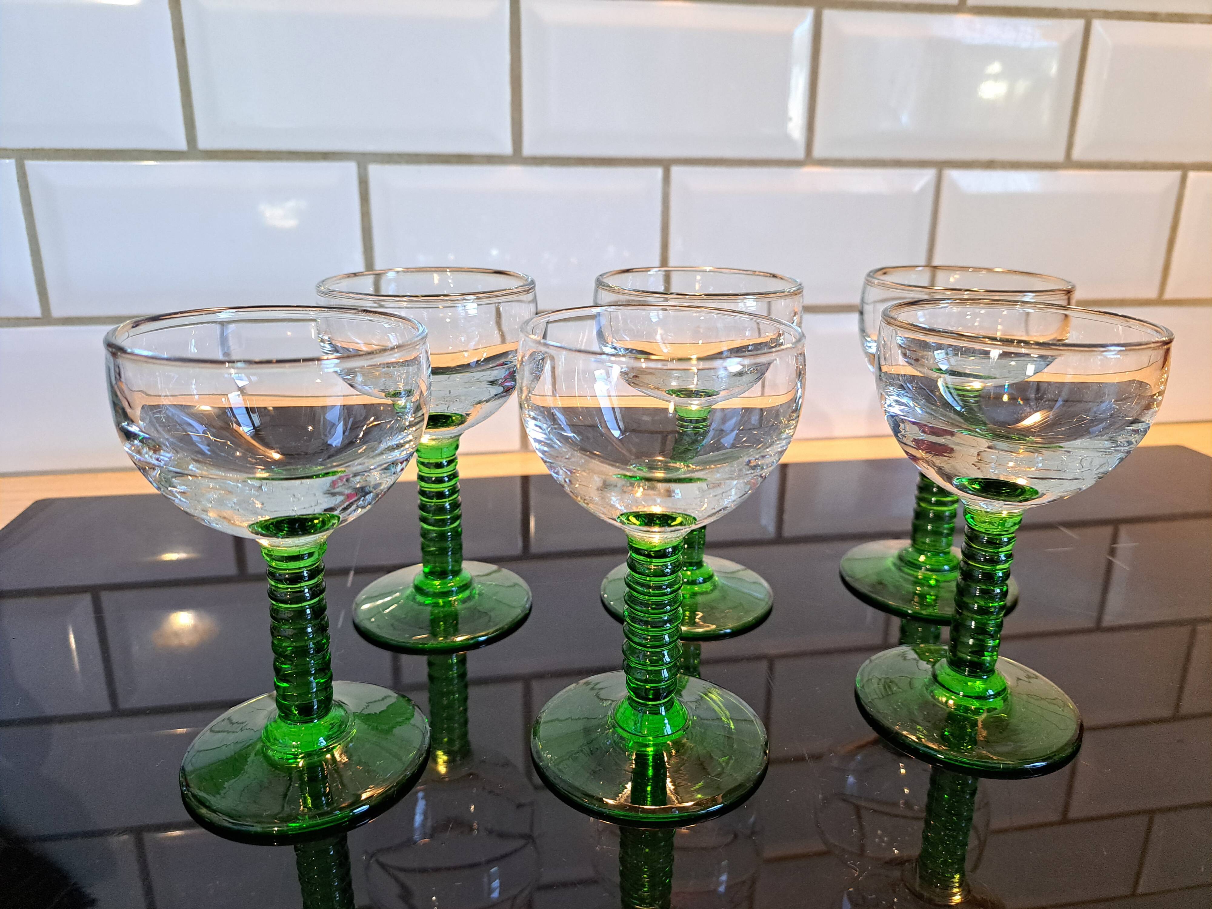 6 white wine glasses