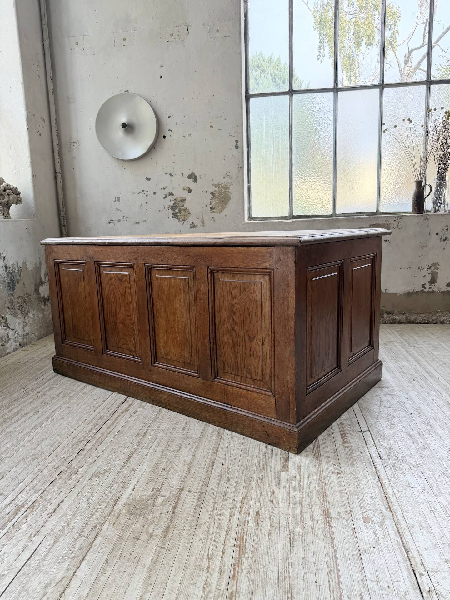 Counter or desk in oak from the 1950s.