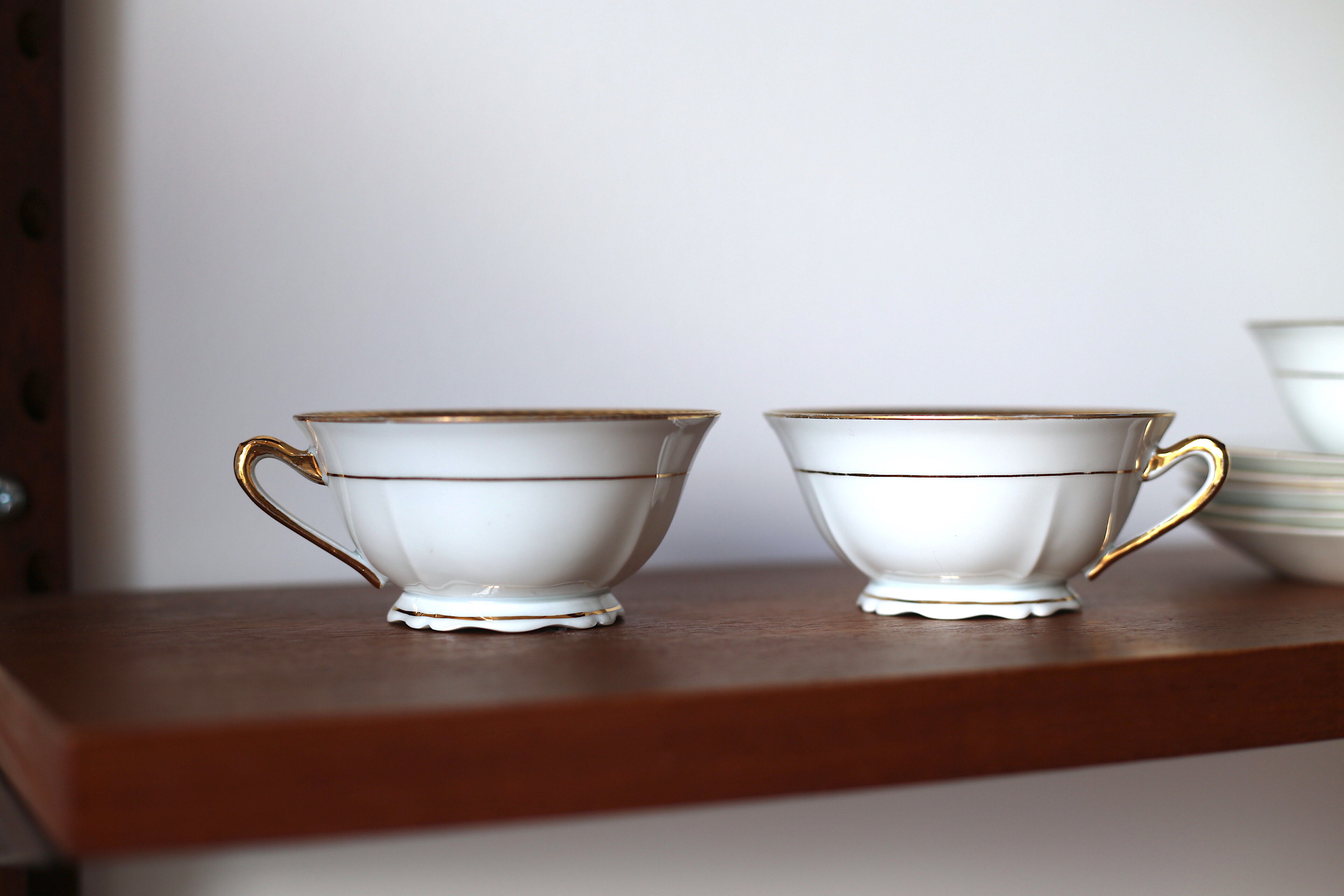 Vintage coffee cups made of fine Limoges porcelain - Raspberry and golden décor