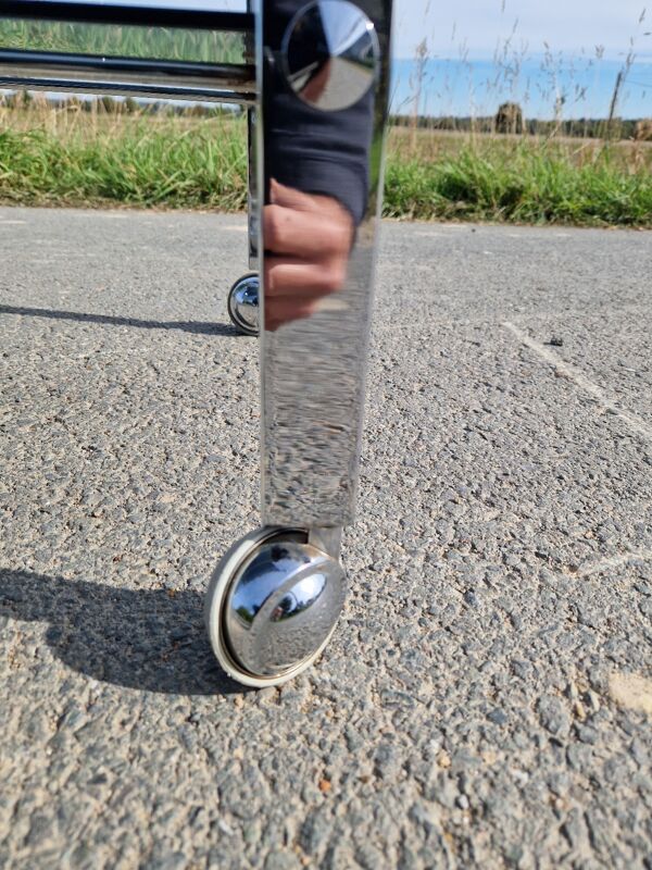 Table basse des années 1970 en chrome et verre fumé