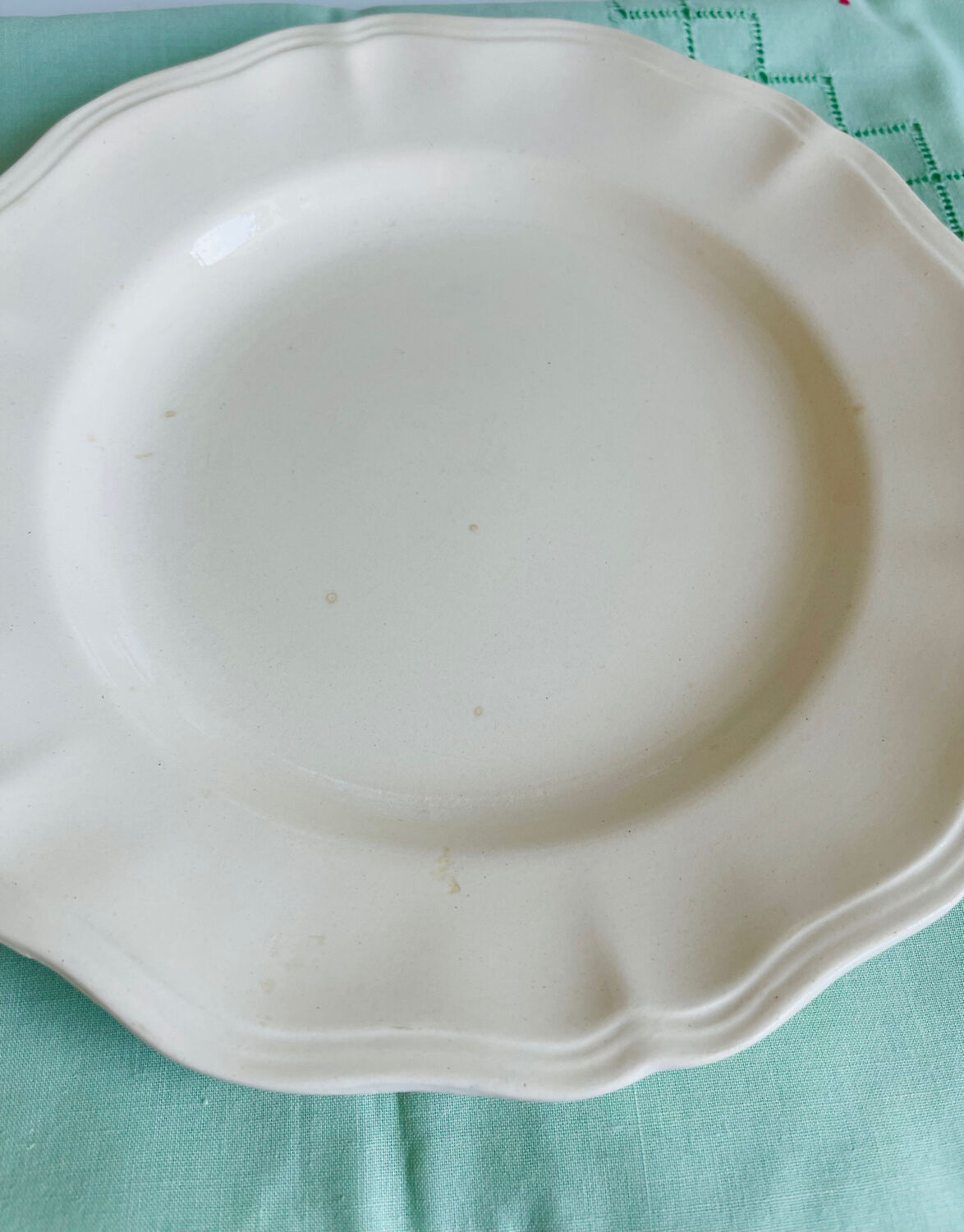 Sarreguemines plates, Digoin model, off-white color