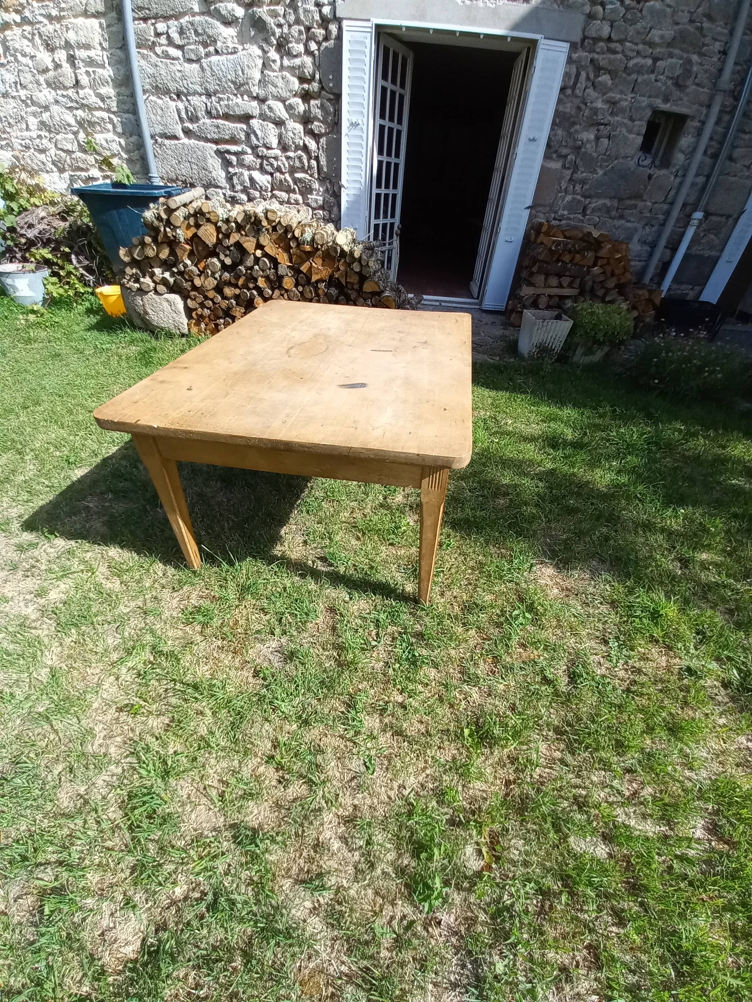 Firm table spindles feet 128cm