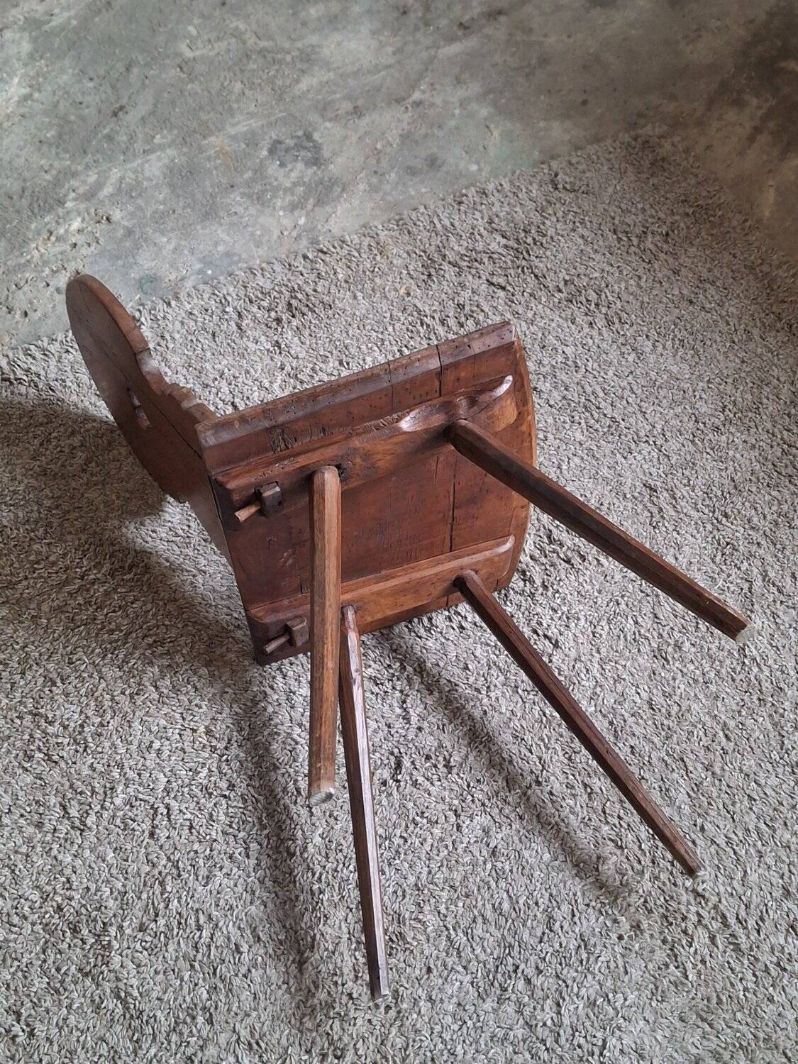 Old Alpine peasant chair from the 18th century – Heart-shaped cut-out violin backrest