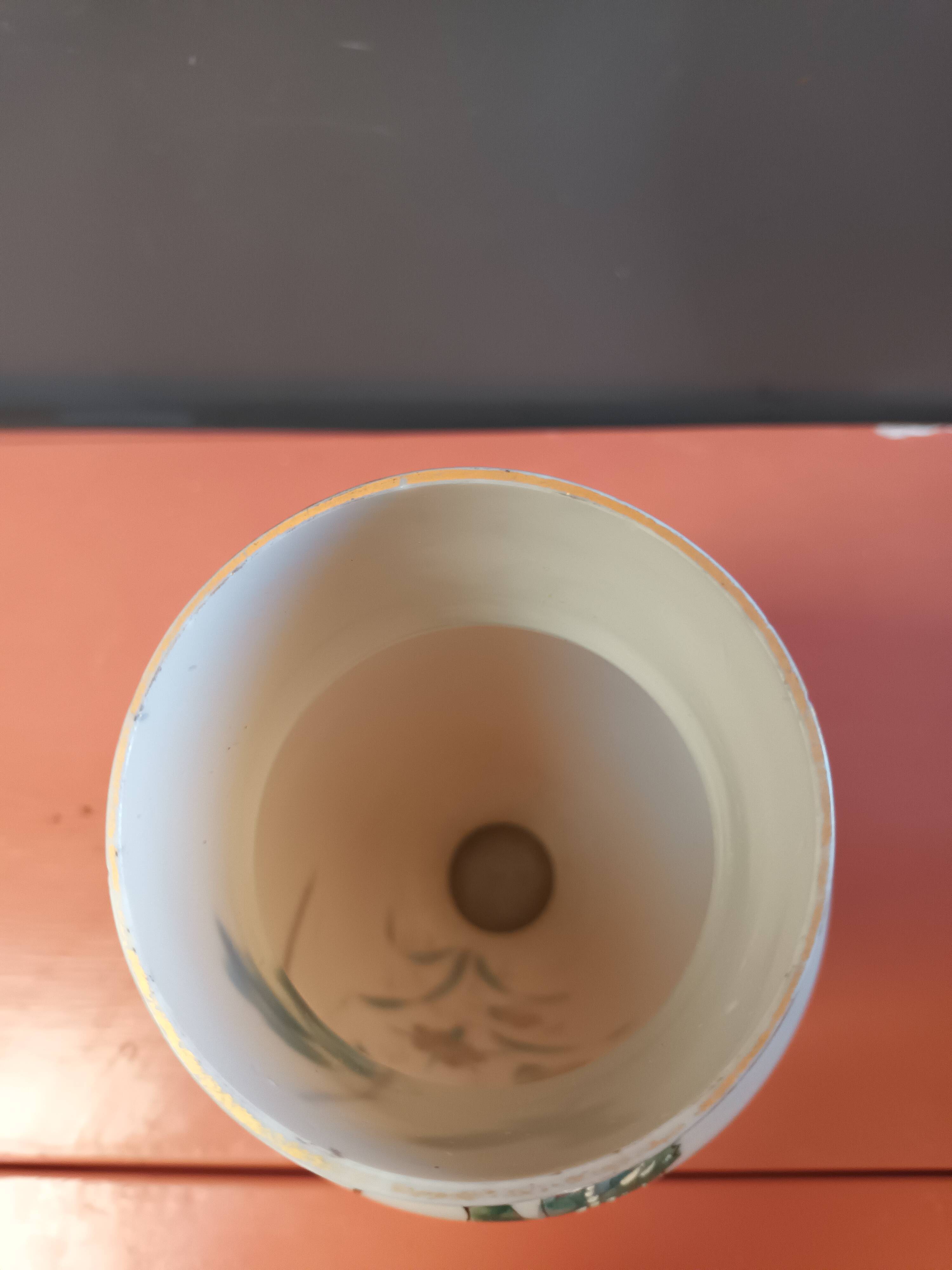 Vase opaline émaillée  papillon