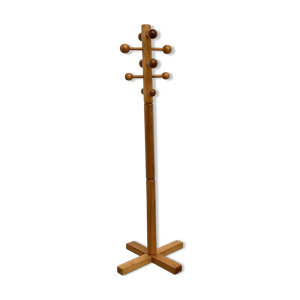 Porte-manteau sur pied