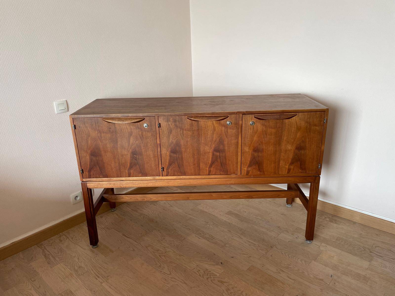 Scandinavian buffet by Jens Risom from the 1960s – walnut