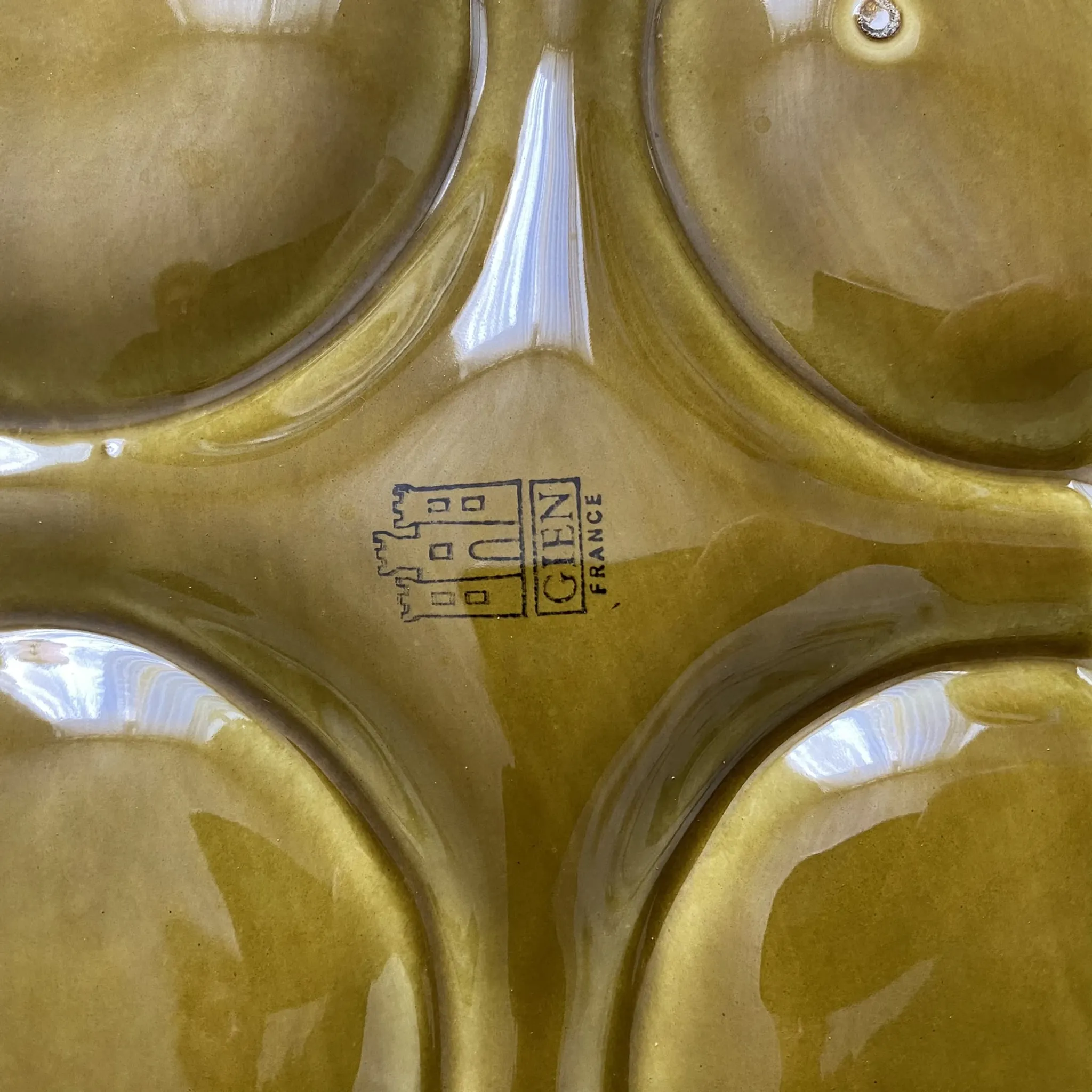 Artichoke service in Gien slipware