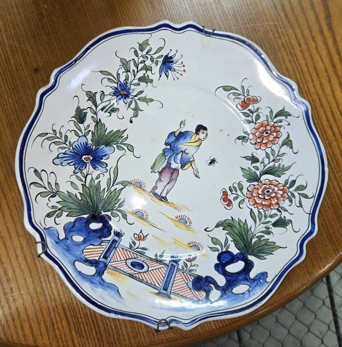 Ceramic dish with Chinese decorations