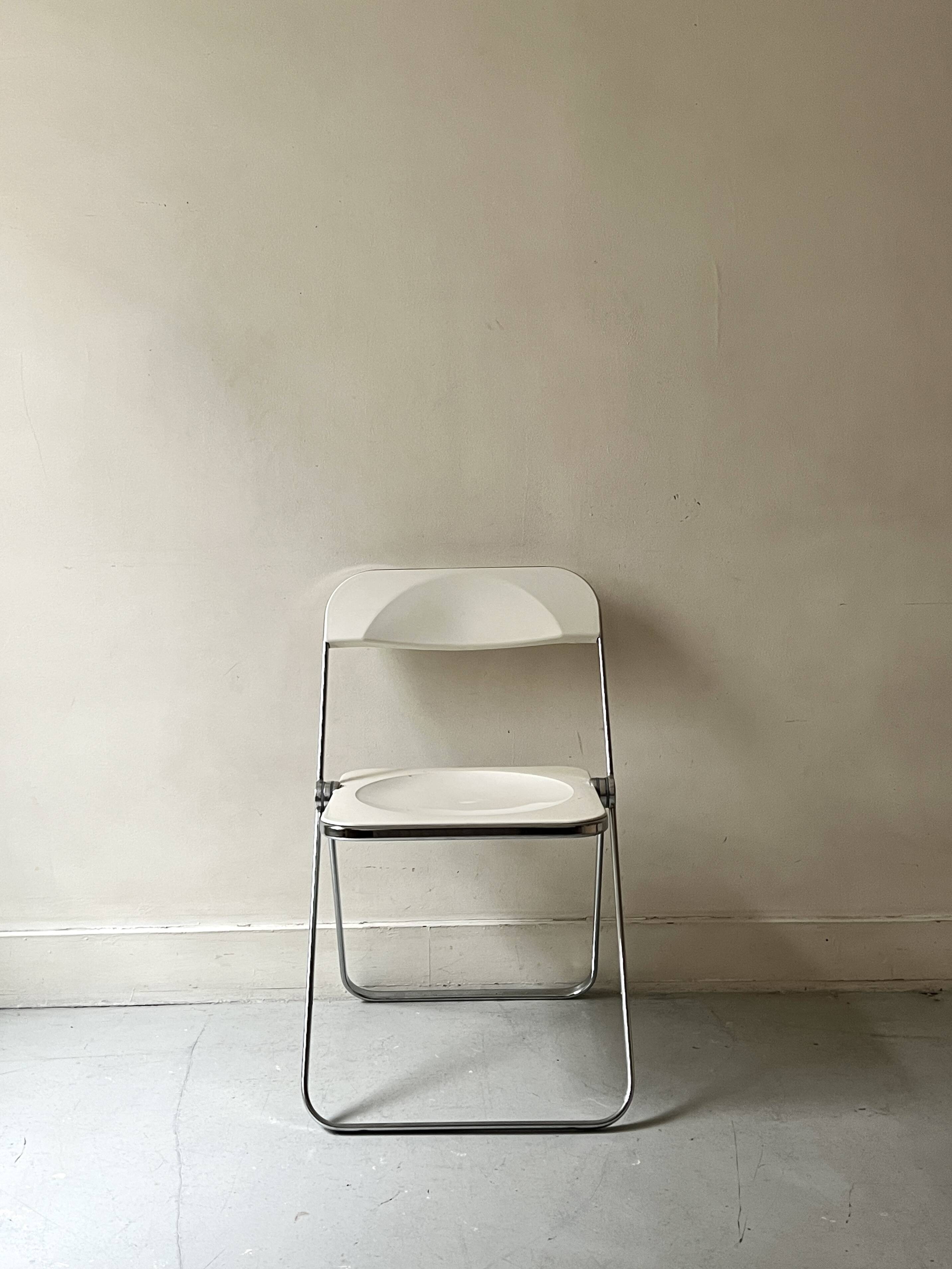 Folding chair Plia by Giancarlo Piretti, Castelli edition, 1970.
