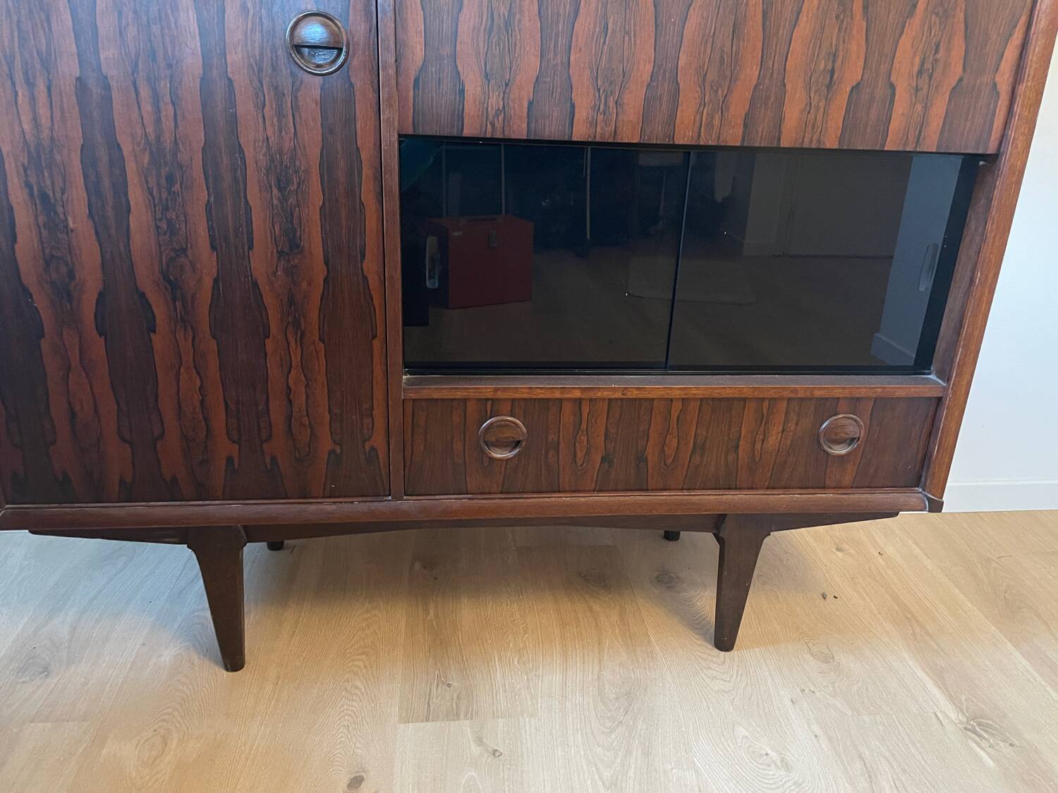 Scandinavian storage unit