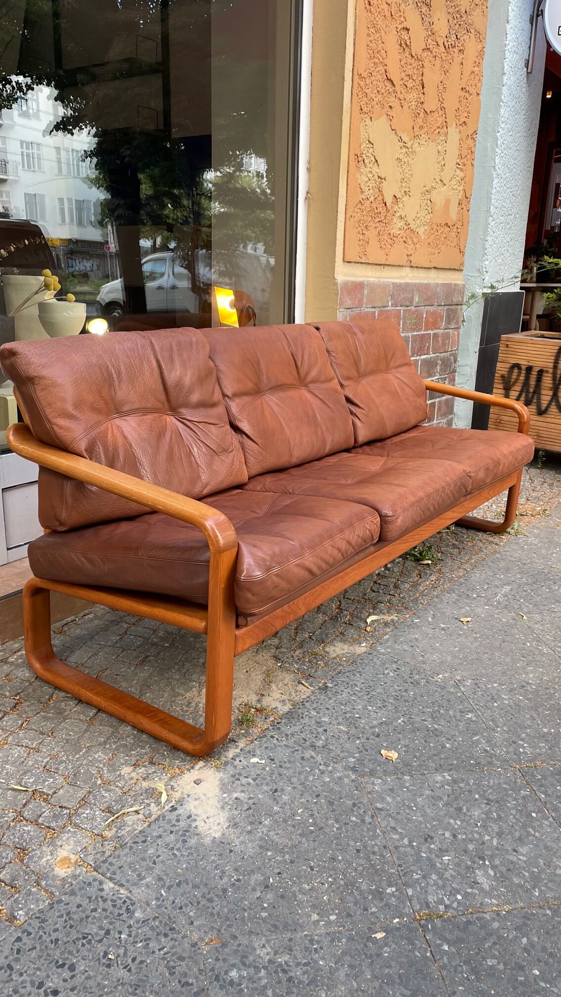 HS Denmark sofa in leather and teak from the 60s