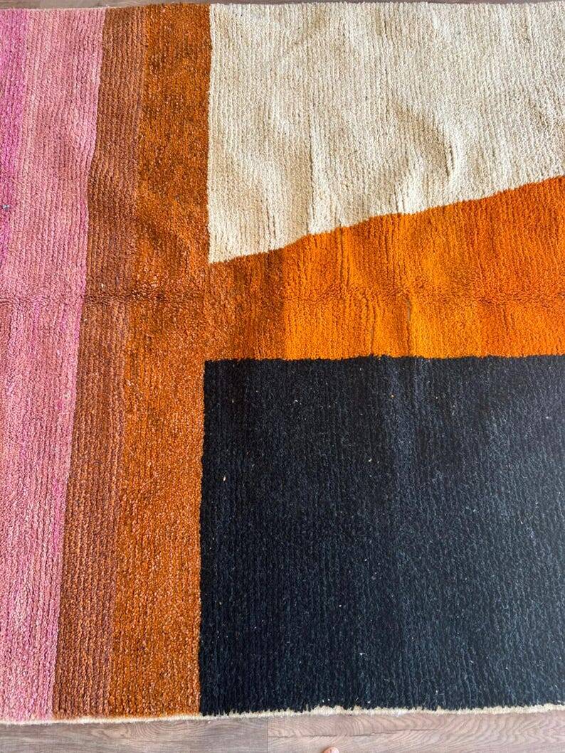 Beni Ourain Berber rug with coloured patterns 1.5/2.5 m