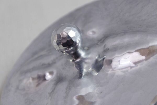 Boîte Maggi en métal martelé