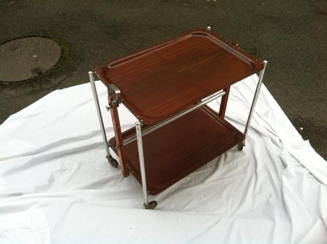 Folding wheels serving