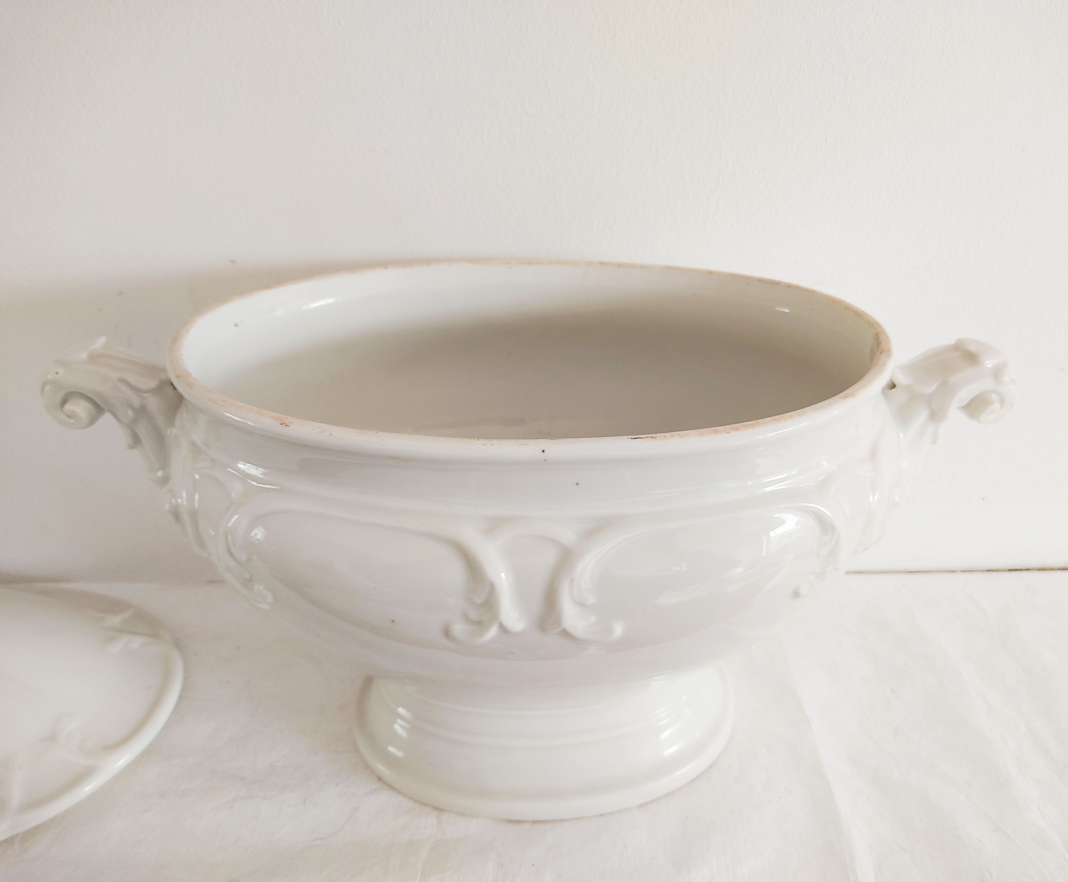 Soupière en porcelaine blanche, fin du 19e