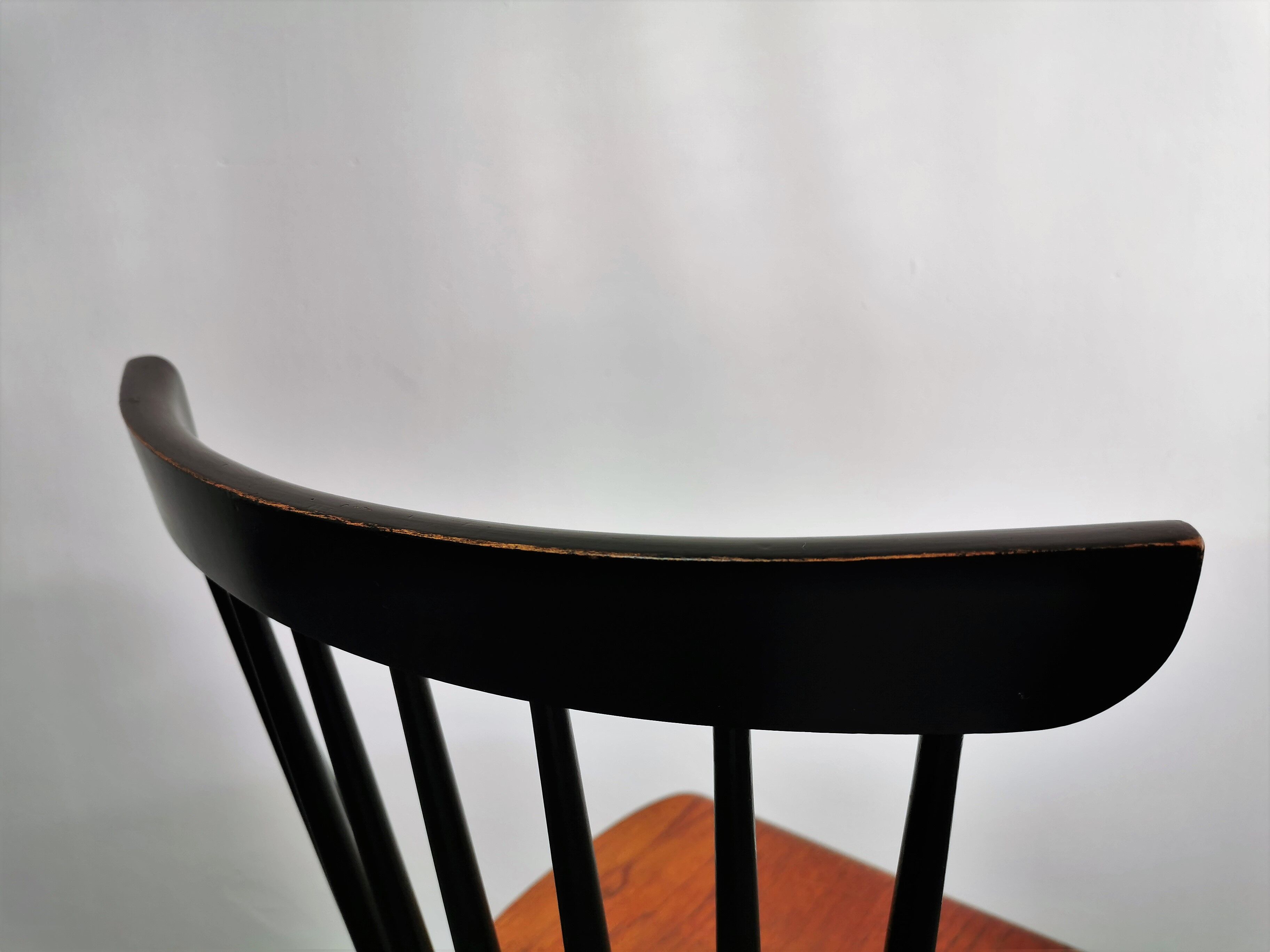 Chair by Ilmari Tapiovaara