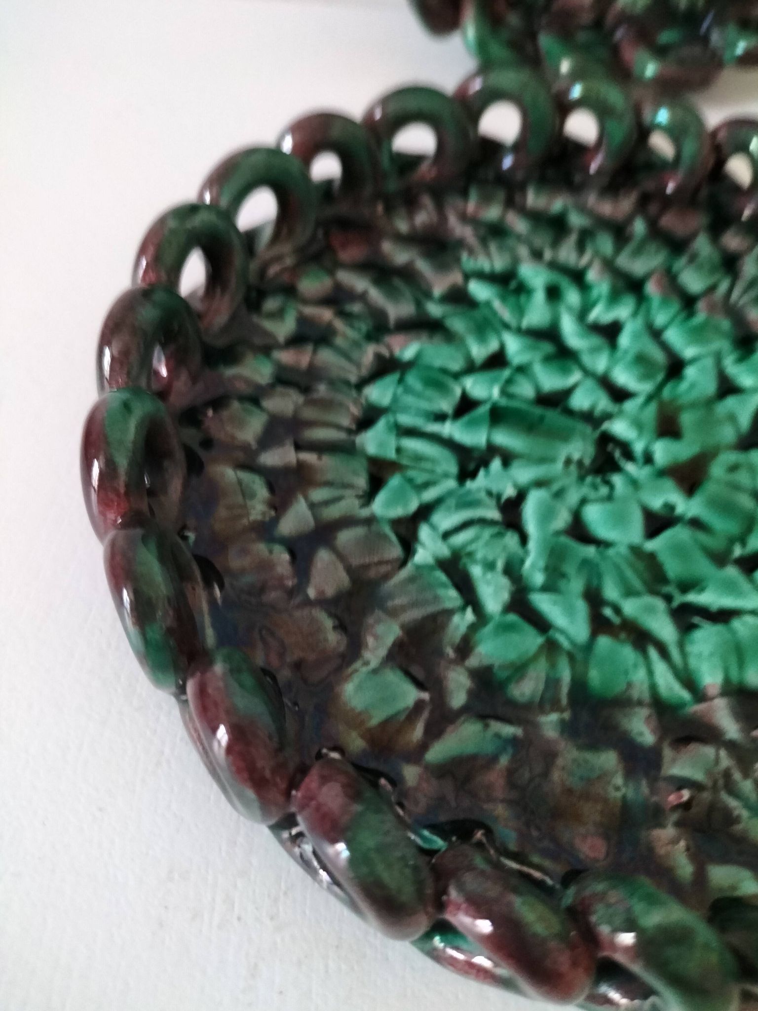 Pair of enamelled woven ceramic trinket trays signed BL, Le Brusc (Var)