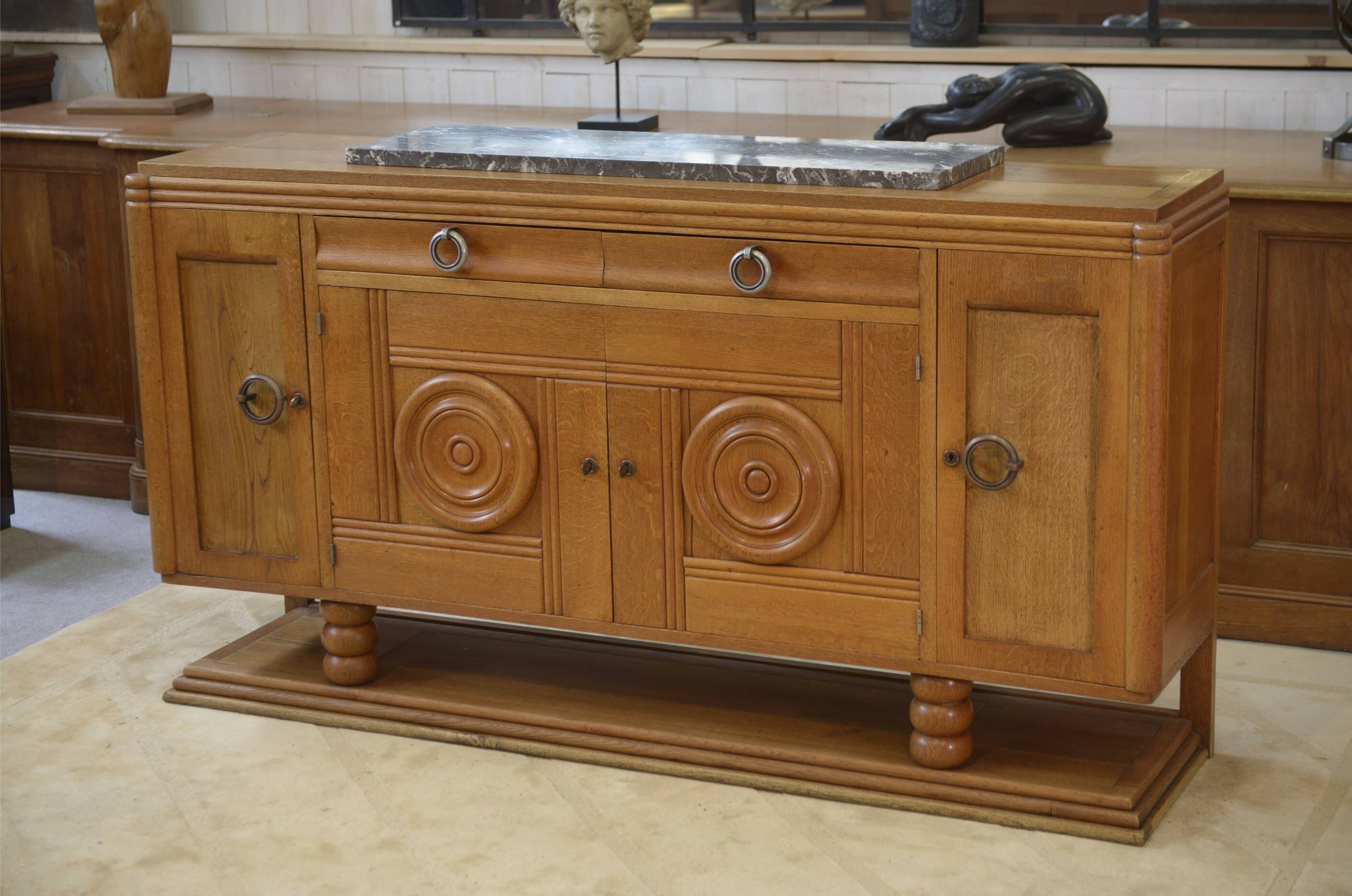 Buffet en chêne dans le goût de Charles Dudouyt 1930’s