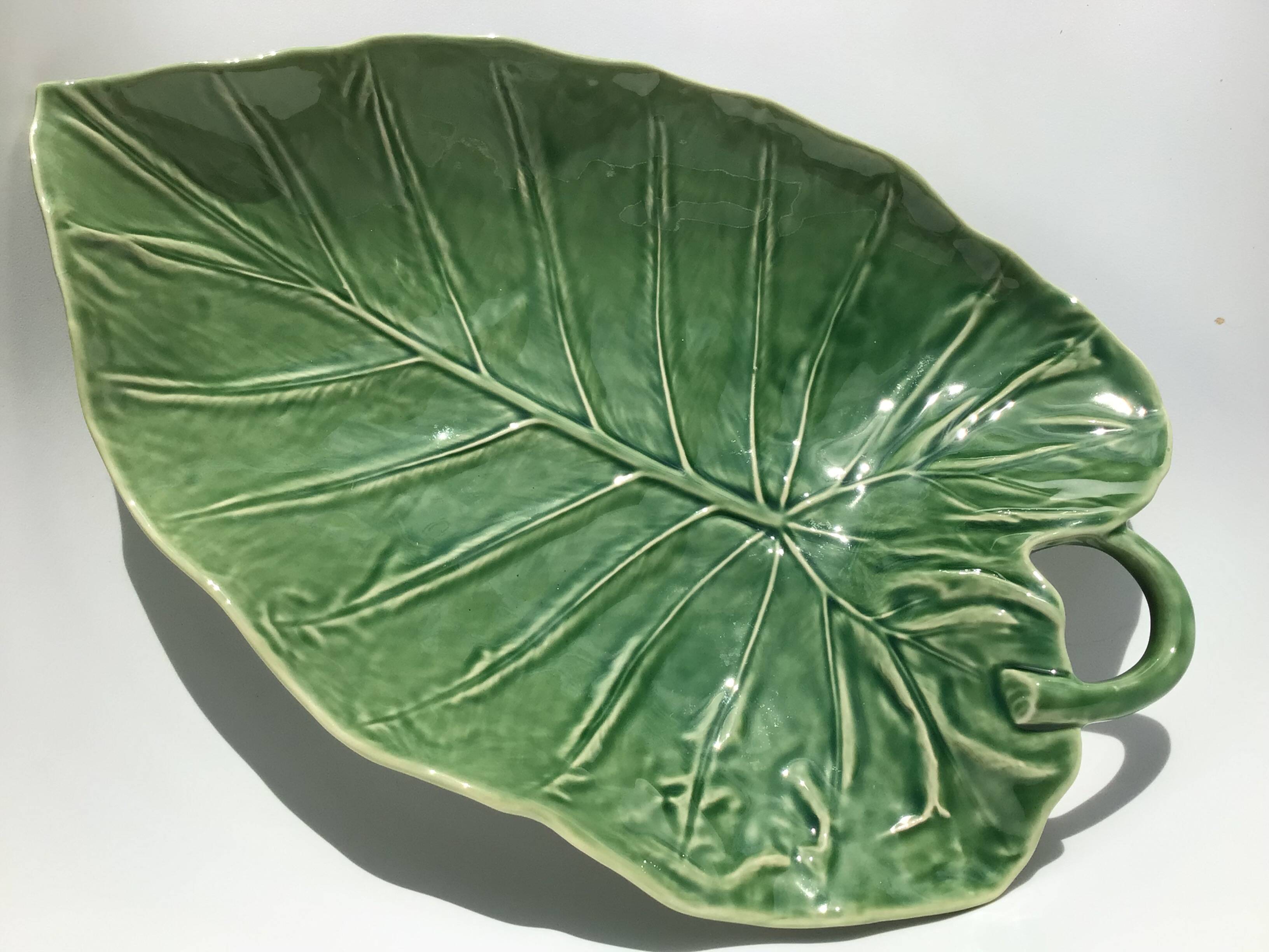 Exotic leaf fruit bowl