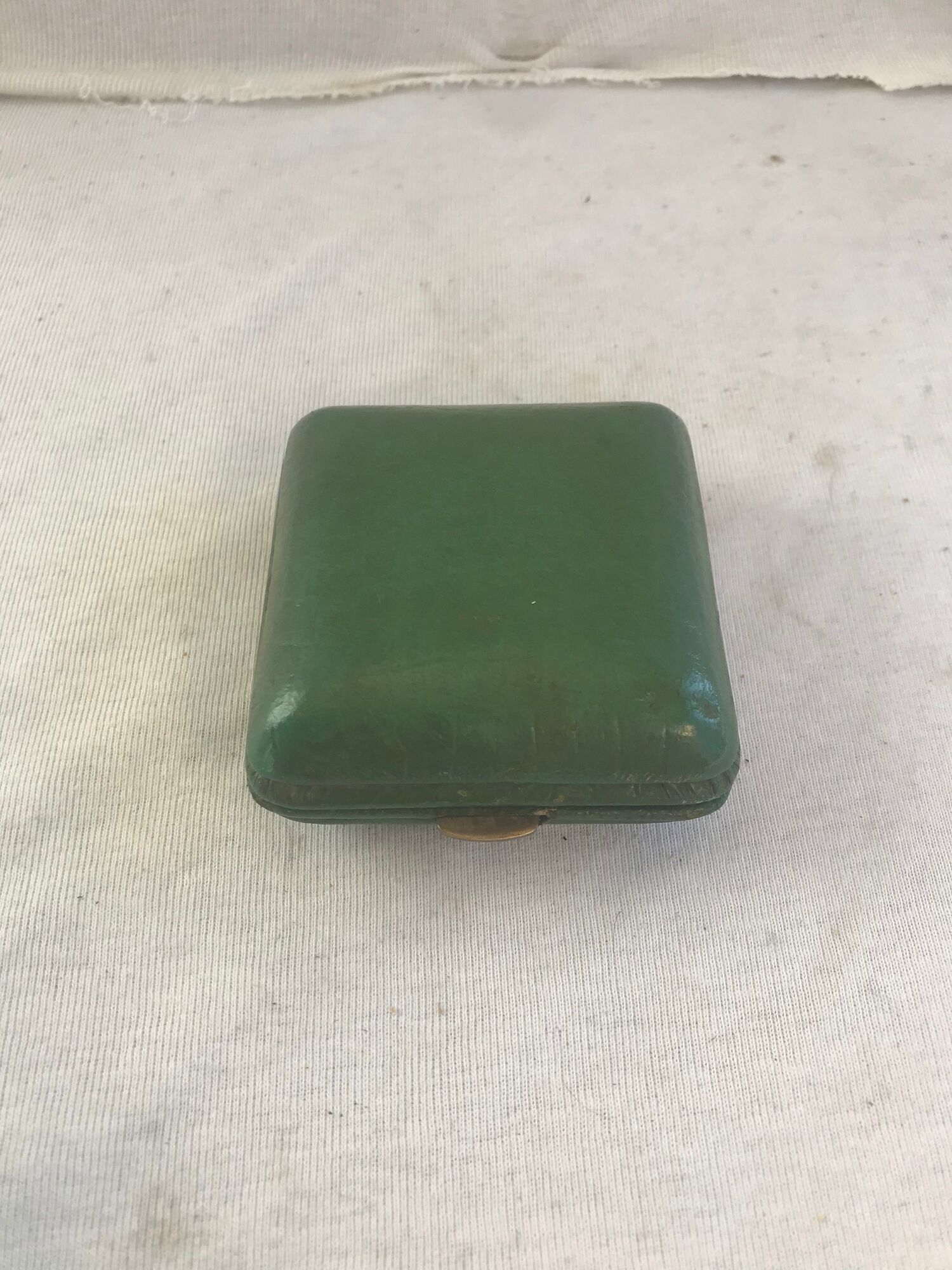 Old TRAVEL Awakening TRIUMPH 2 Jewels Laiton - Vintage Green Case