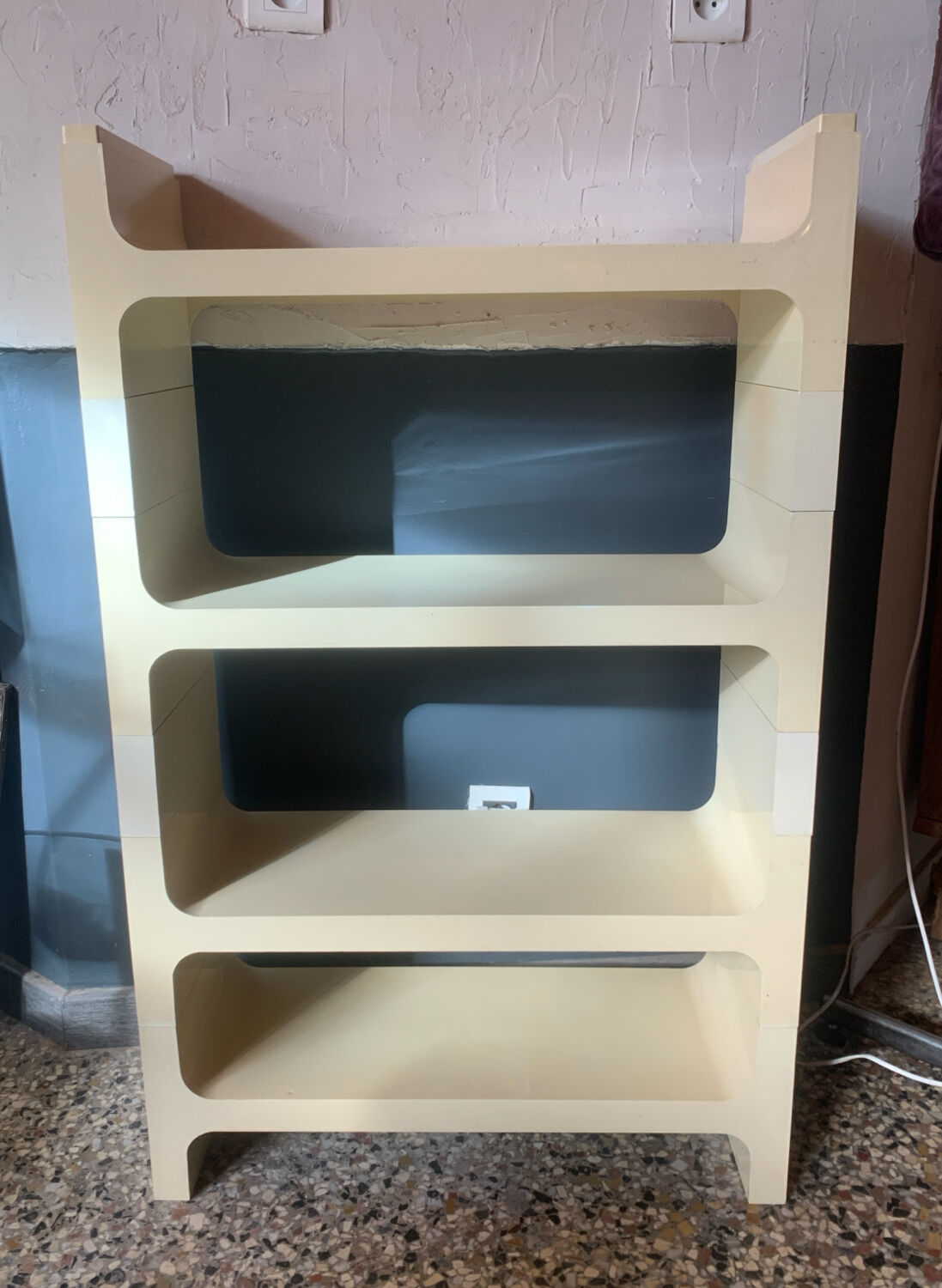 Vardani shelf from the 1970s