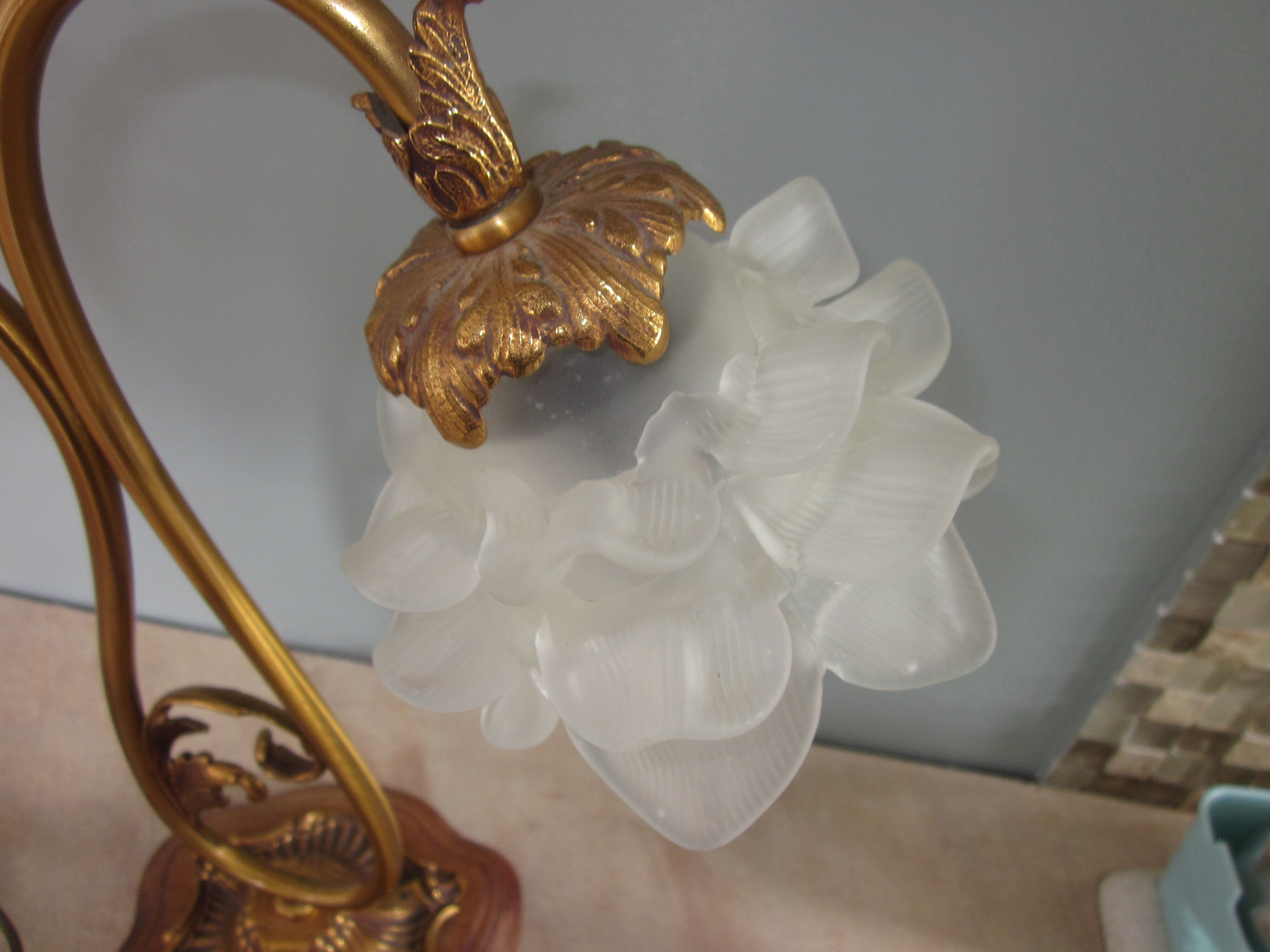 Bronze lamp has 2 tulips shaped flowers